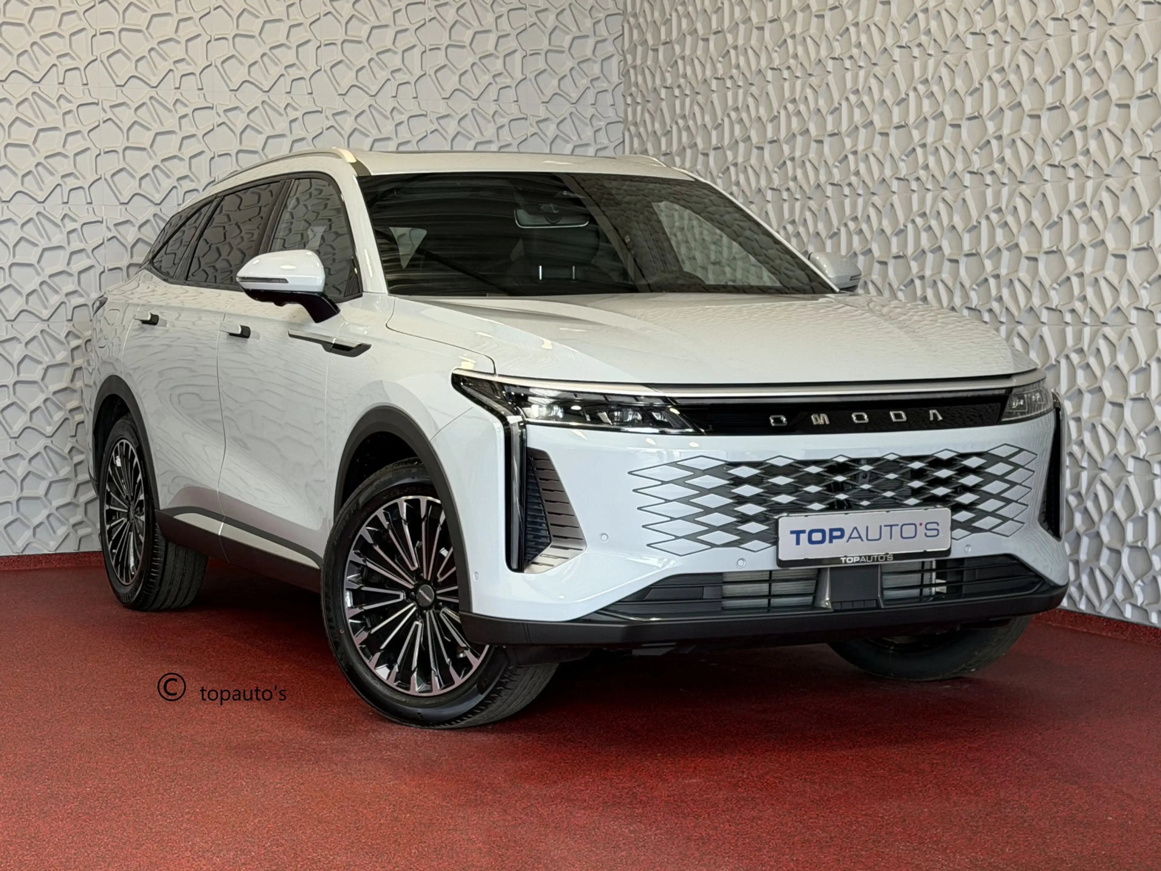 Omoda 9 OMODA 9 PREMIUM TECH GRAY AWD 145 KM ELEC MET BENZ