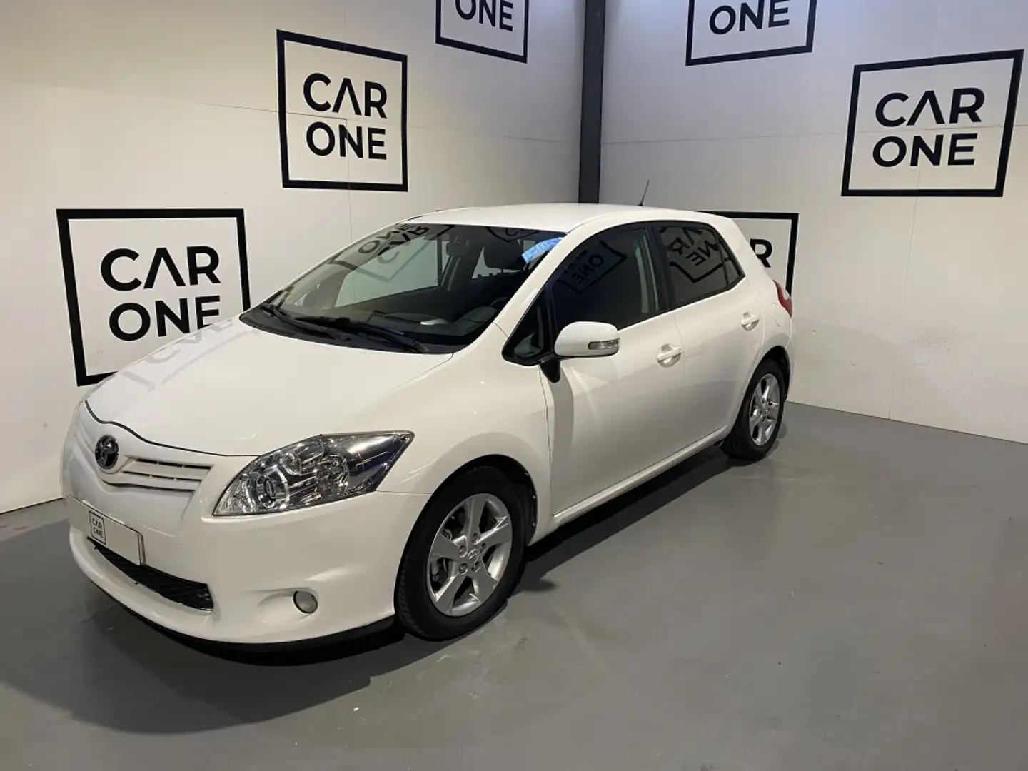 Toyota Auris 1.4D-4D Active Confortdrive Wit - 1
