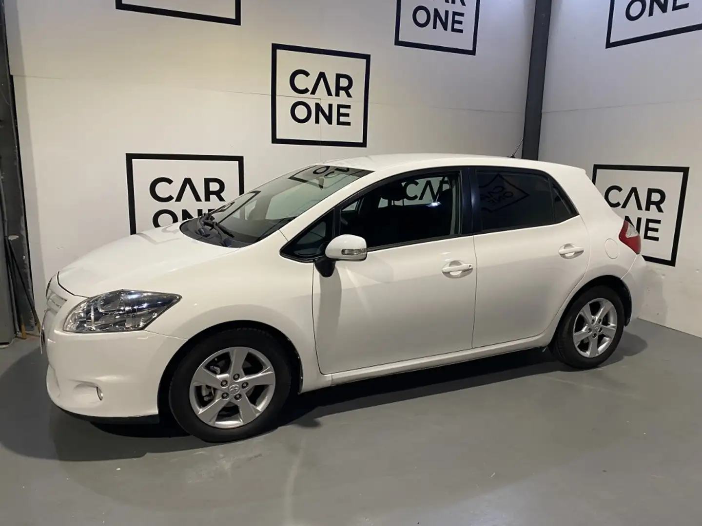Toyota Auris 1.4D-4D Active Confortdrive Wit - 2