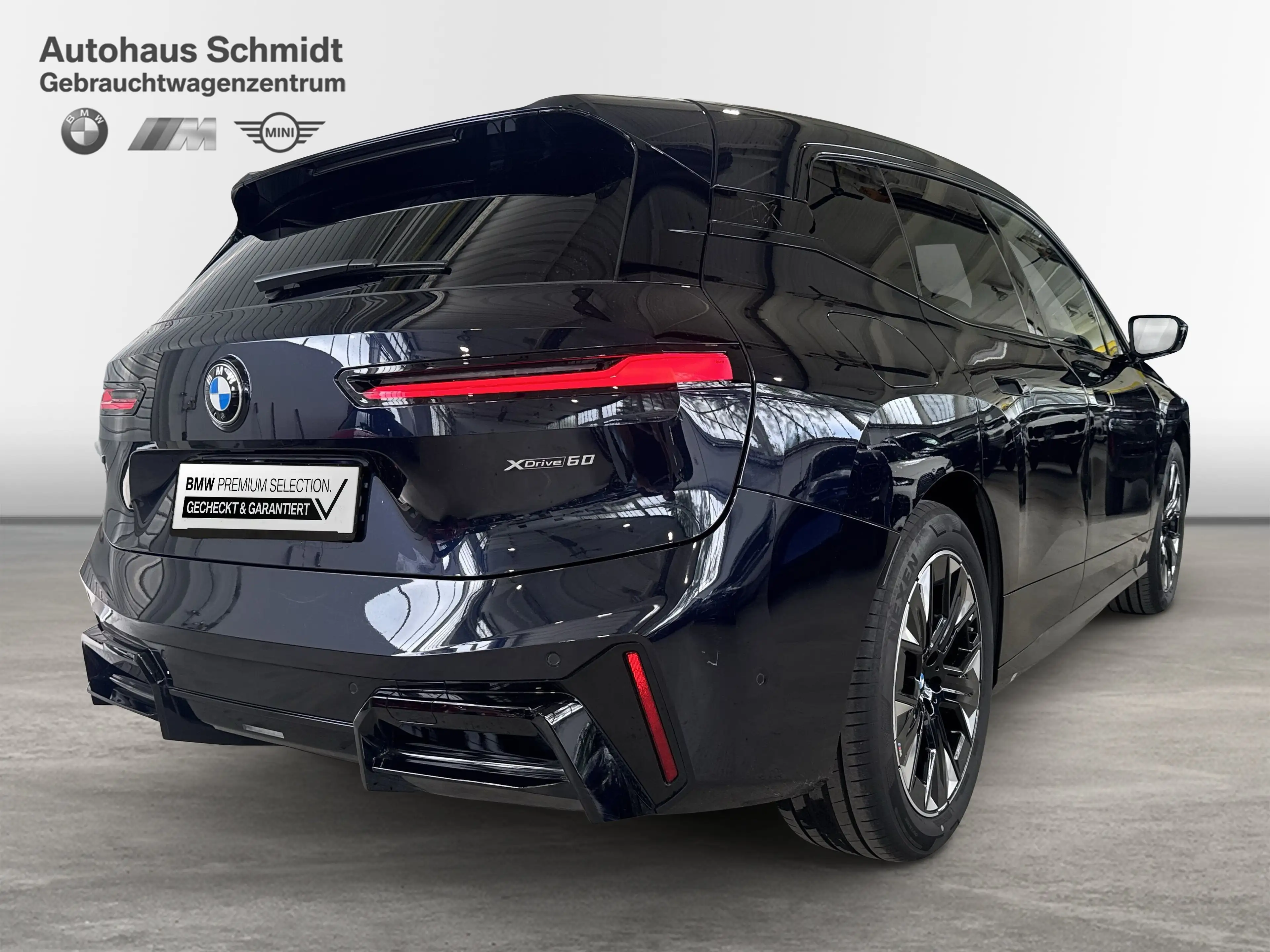 BMW iX xDrive60 — photo 5