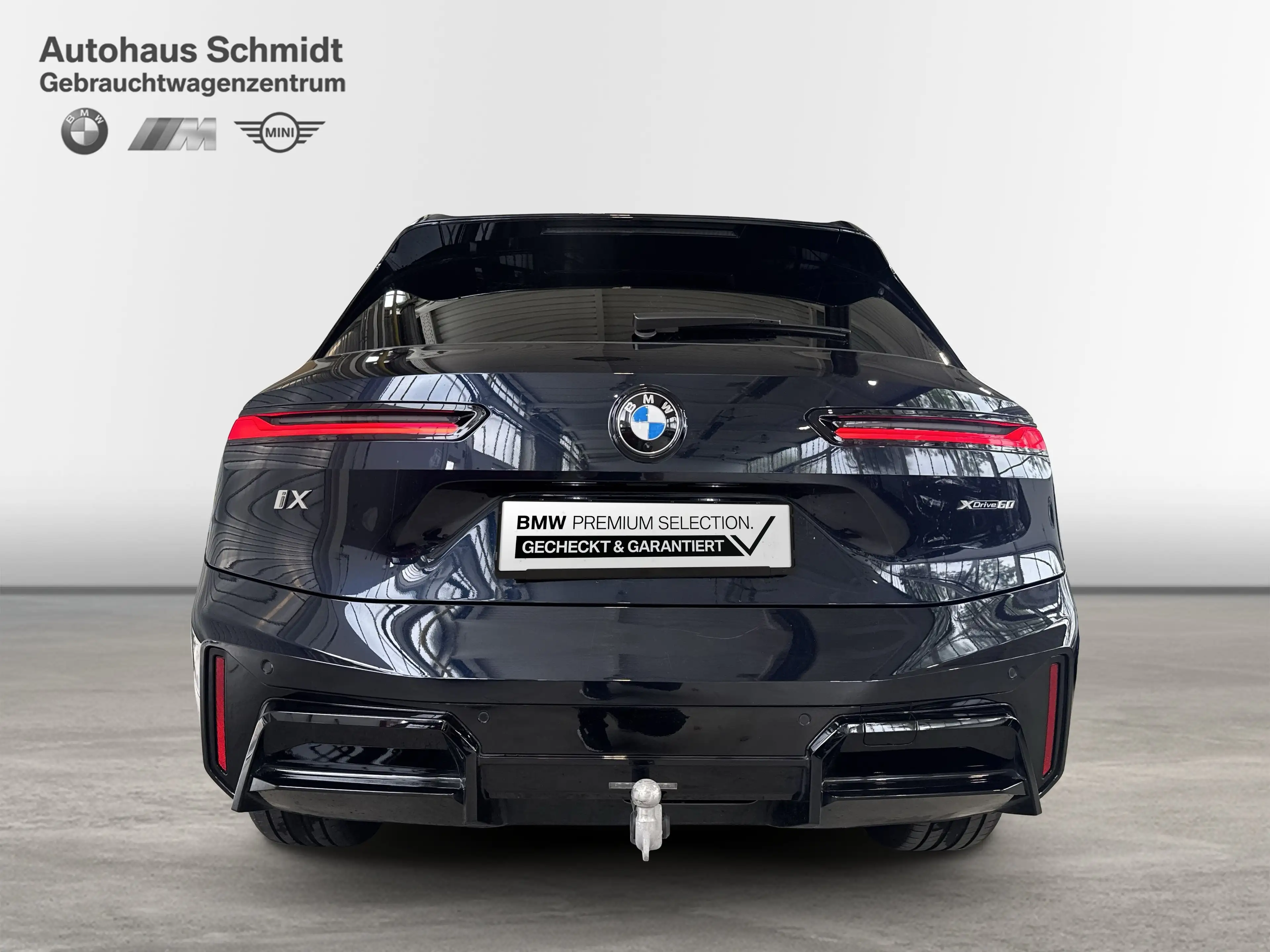 BMW iX xDrive60 — photo 4