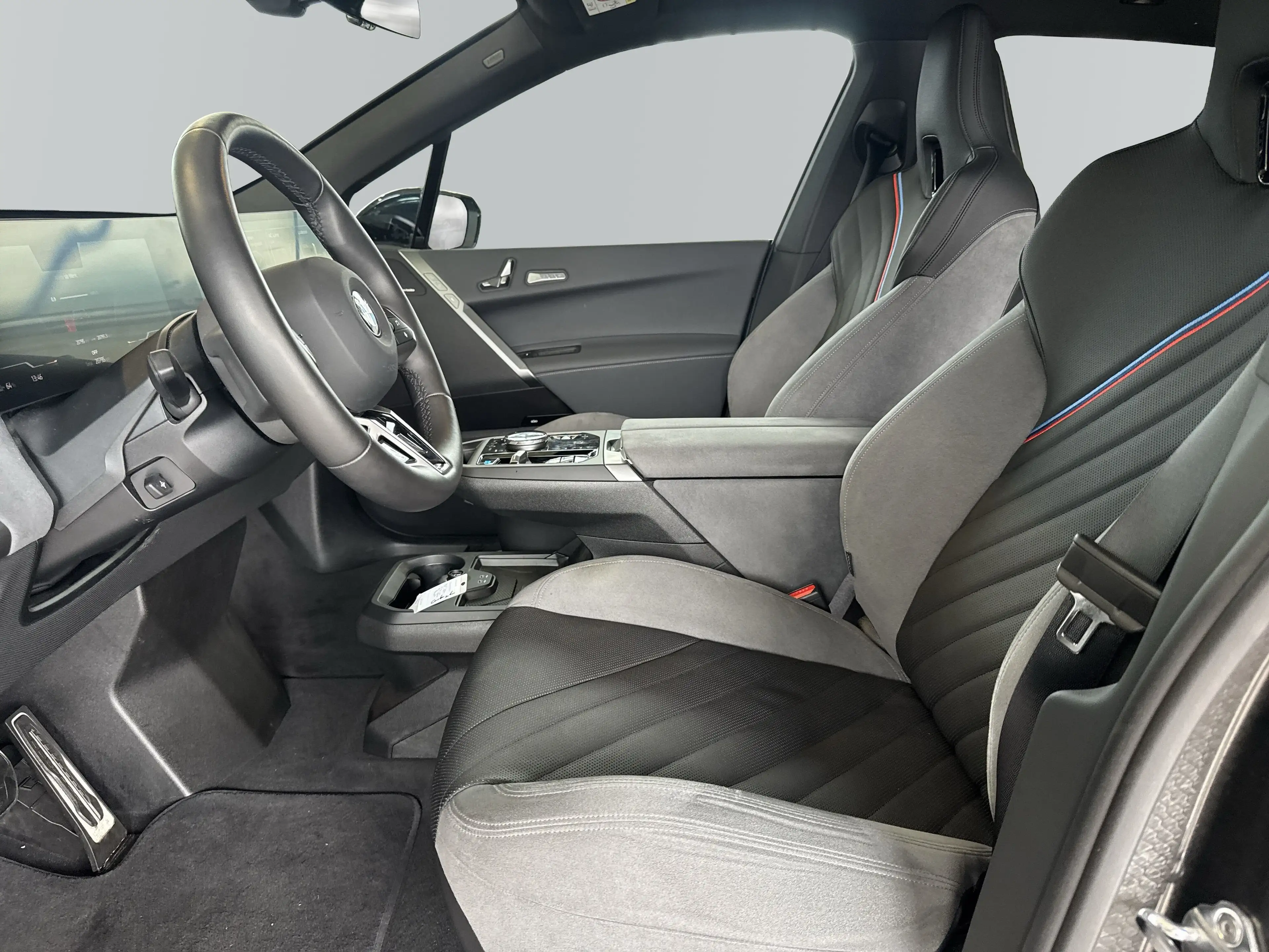 BMW iX xDrive60 — photo 8