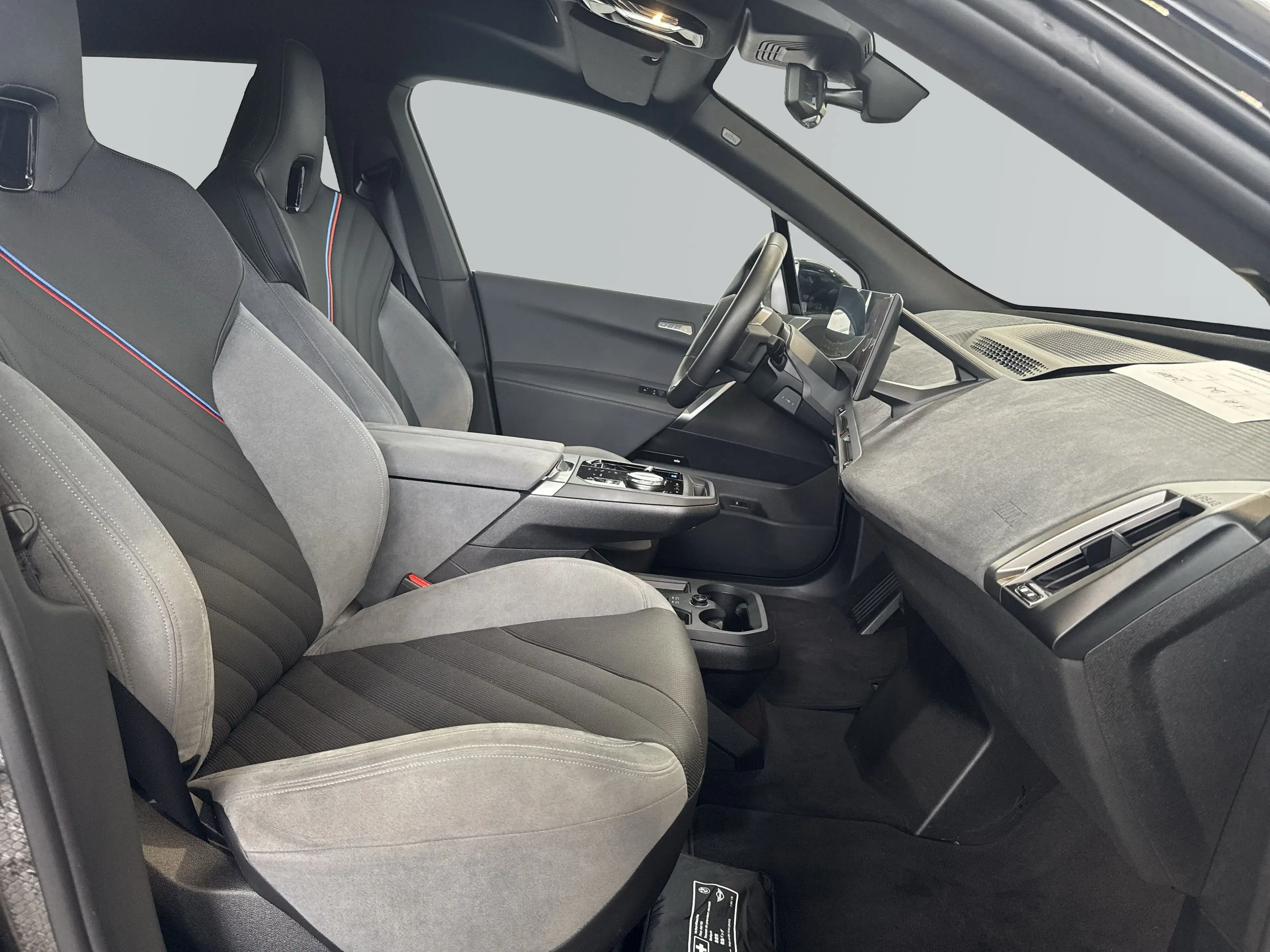 BMW iX xDrive60 — photo 11