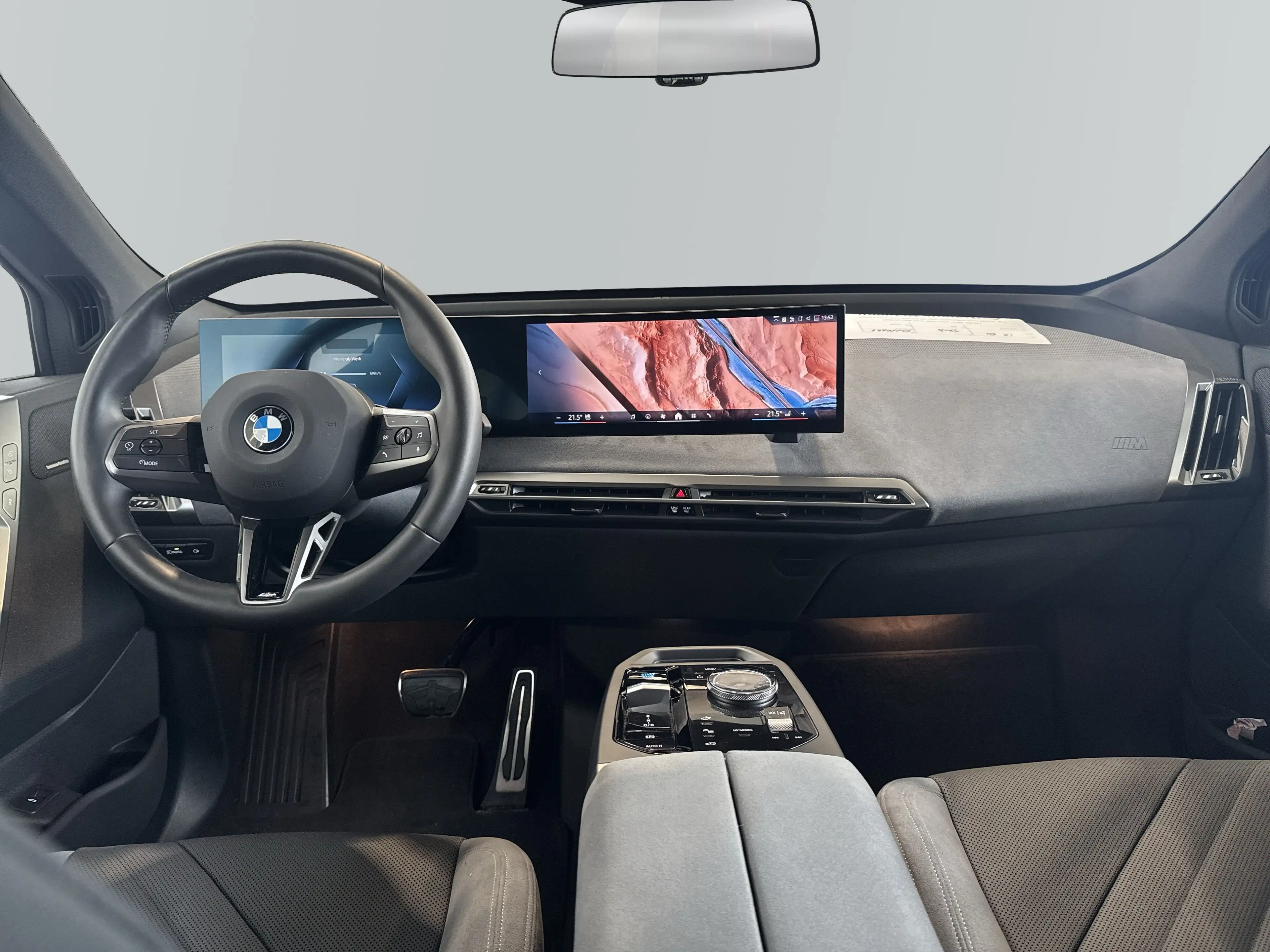 BMW iX xDrive60 — photo 12