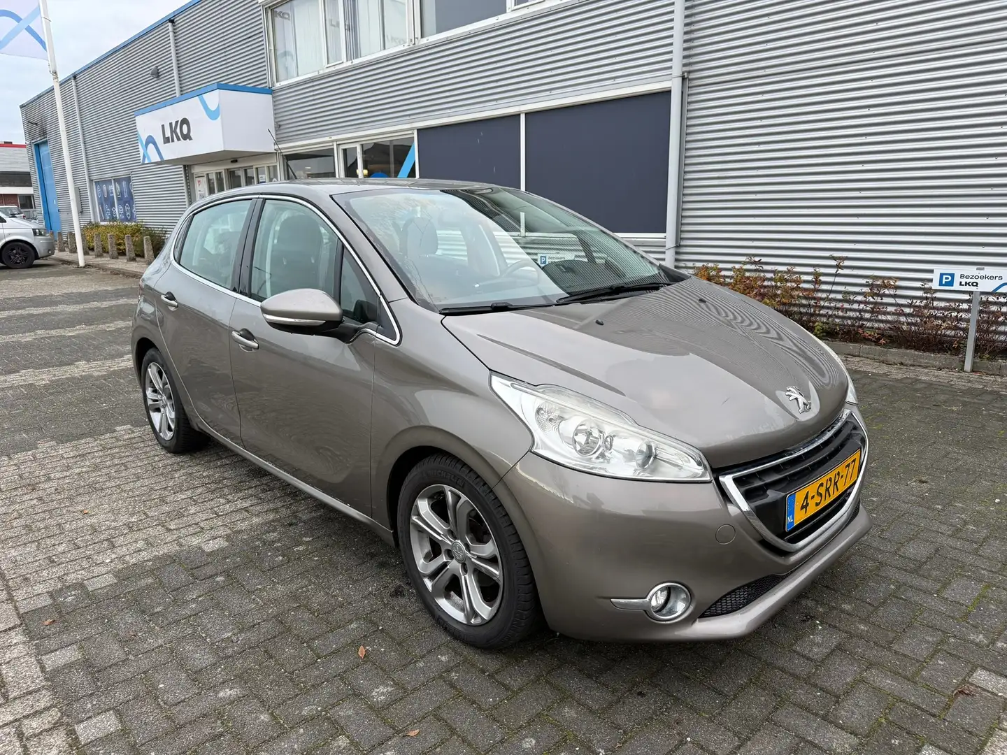 Peugeot 208 1.6 VTi Allure Clima Bj:2013 NAP! Grau - 2