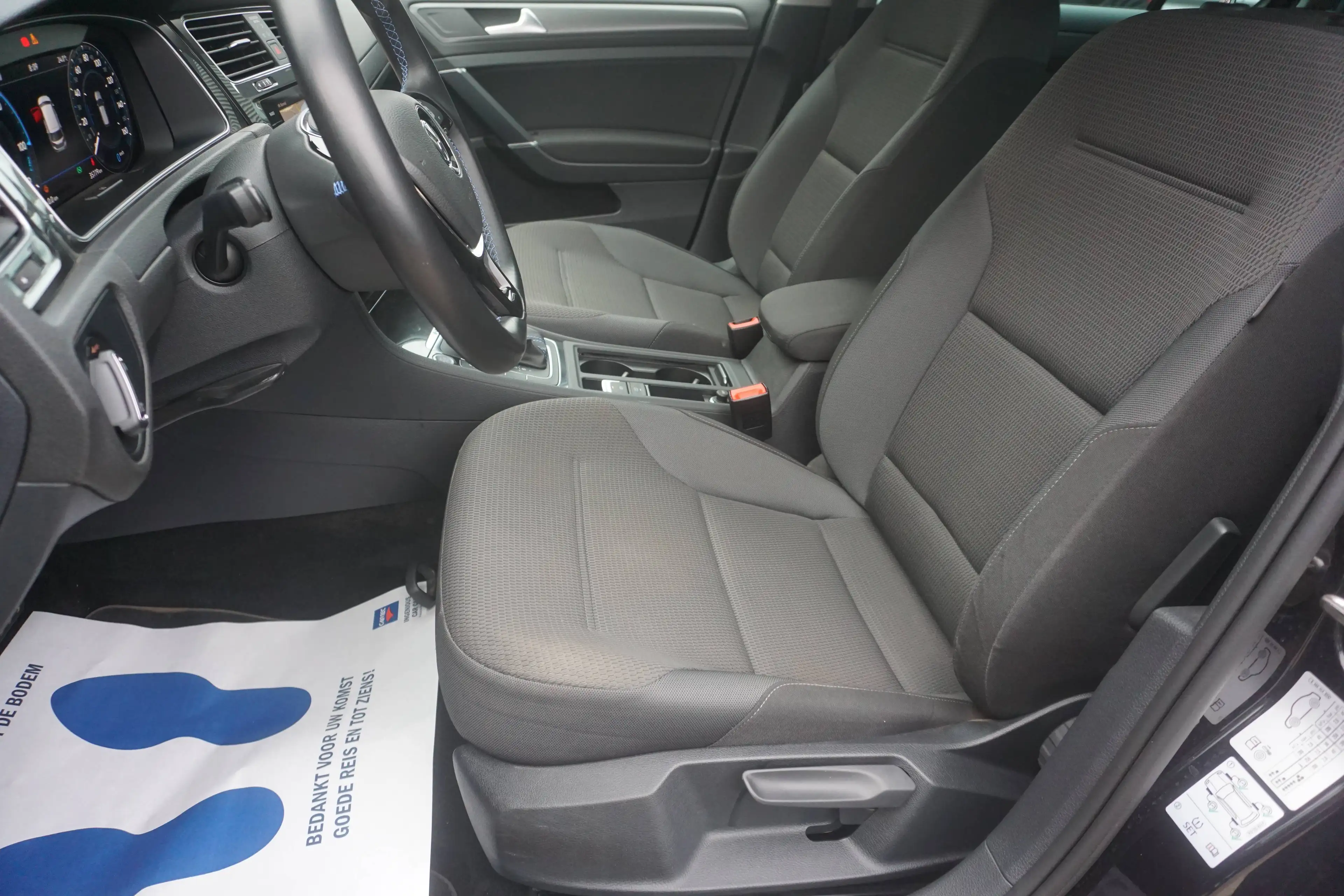 Volkswagen e-Golf e-Golf 35.8kWh-Navi-Cam-Keyless-Carplay-Acc-Garantie — photo 5