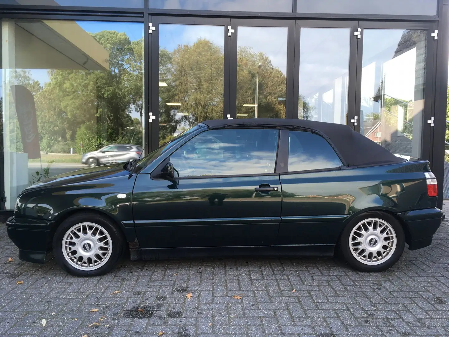 Volkswagen Golf Cabriolet 1.8 | LM velgen | Elektrische ramen | Radio | Staa Vert - 2