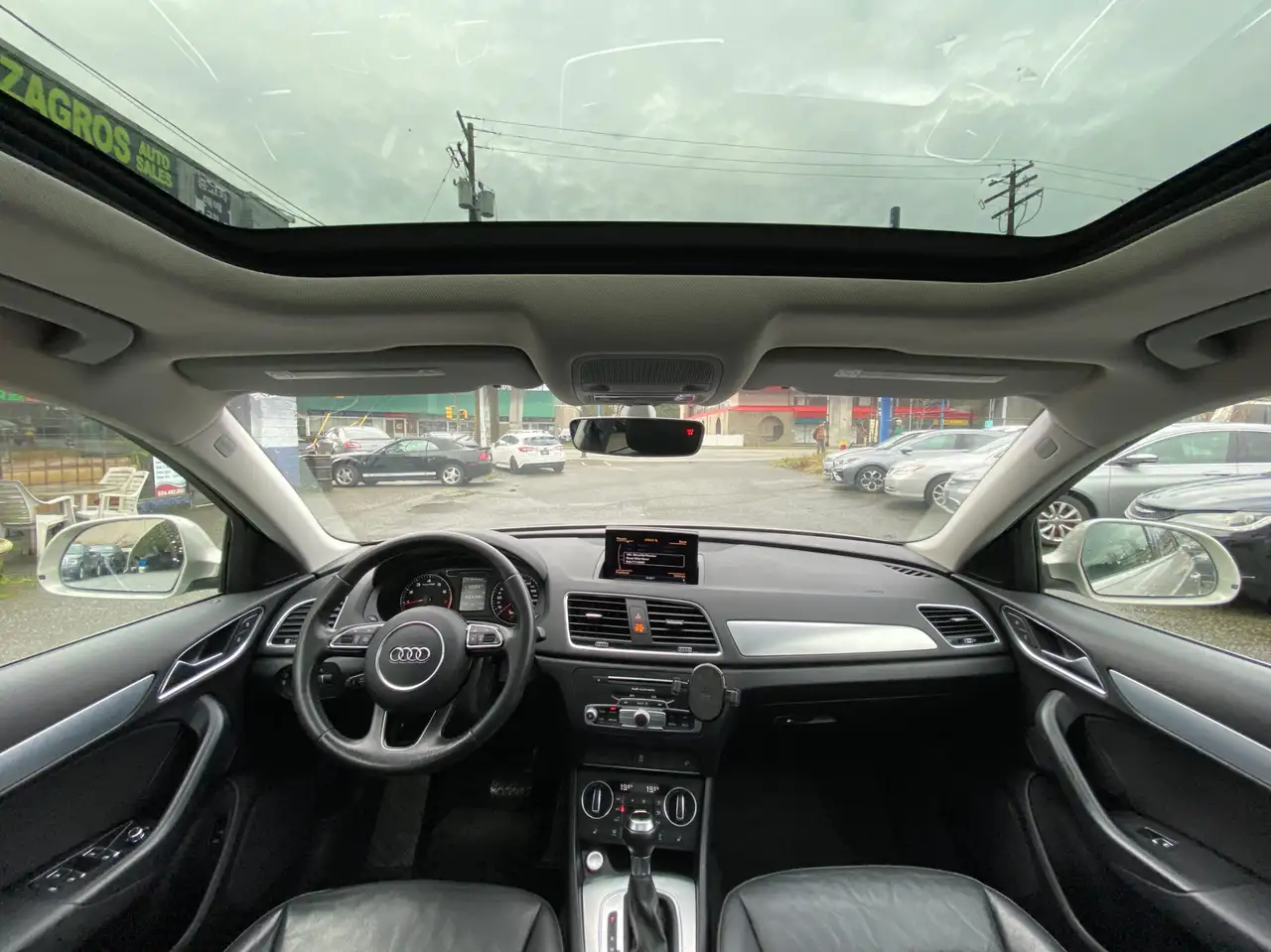 Audi Q3 снимка Audi Q3