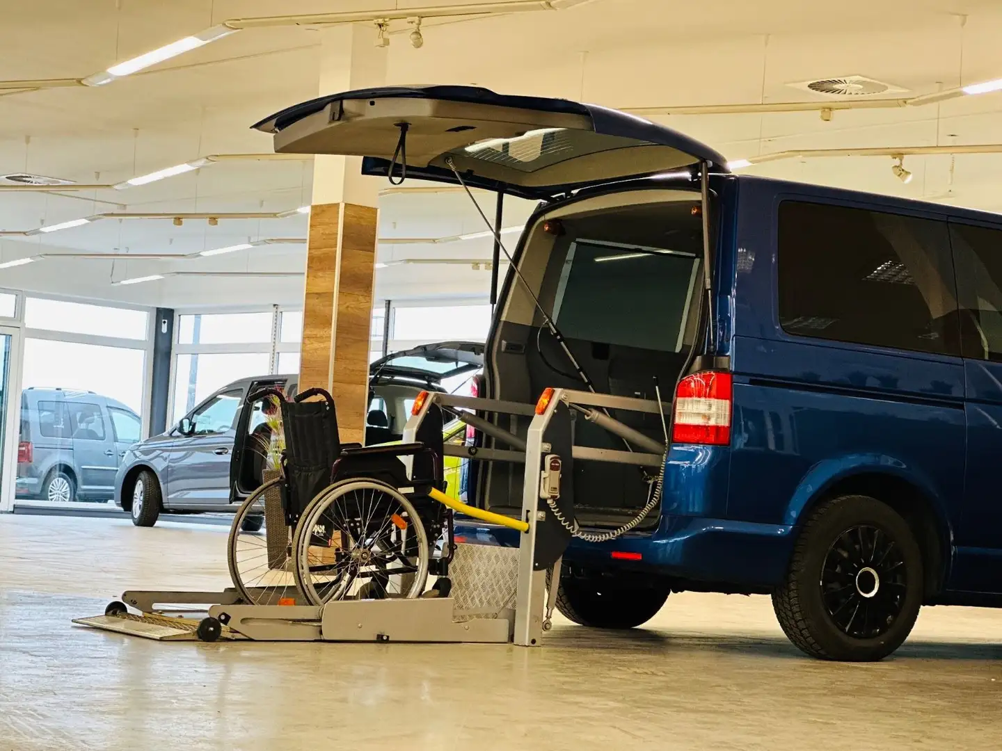 Volkswagen T5 Multivan Behindertengerecht-Rampe Bleu - 1