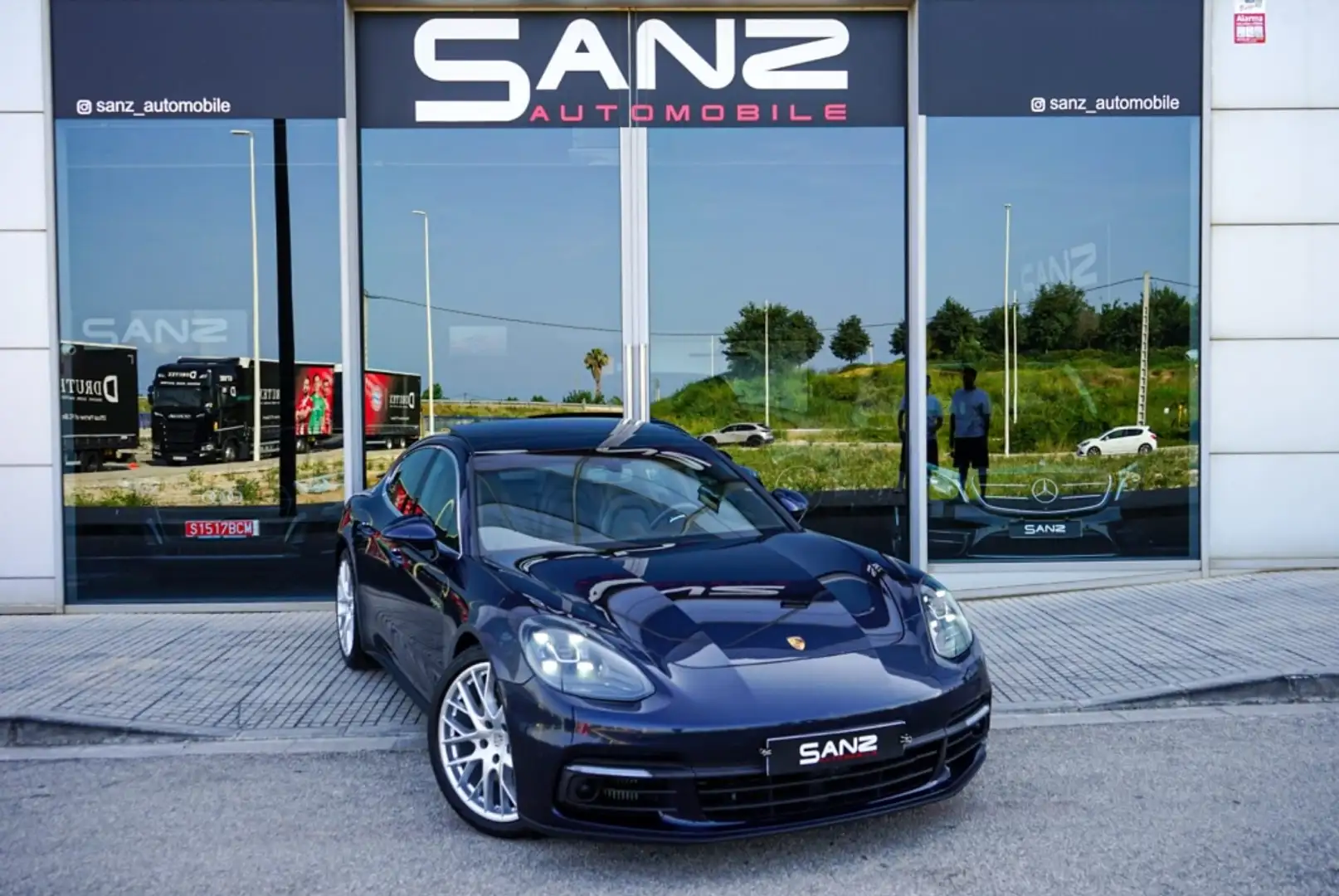 Porsche Panamera 4 e-Hybrid Azul - 1