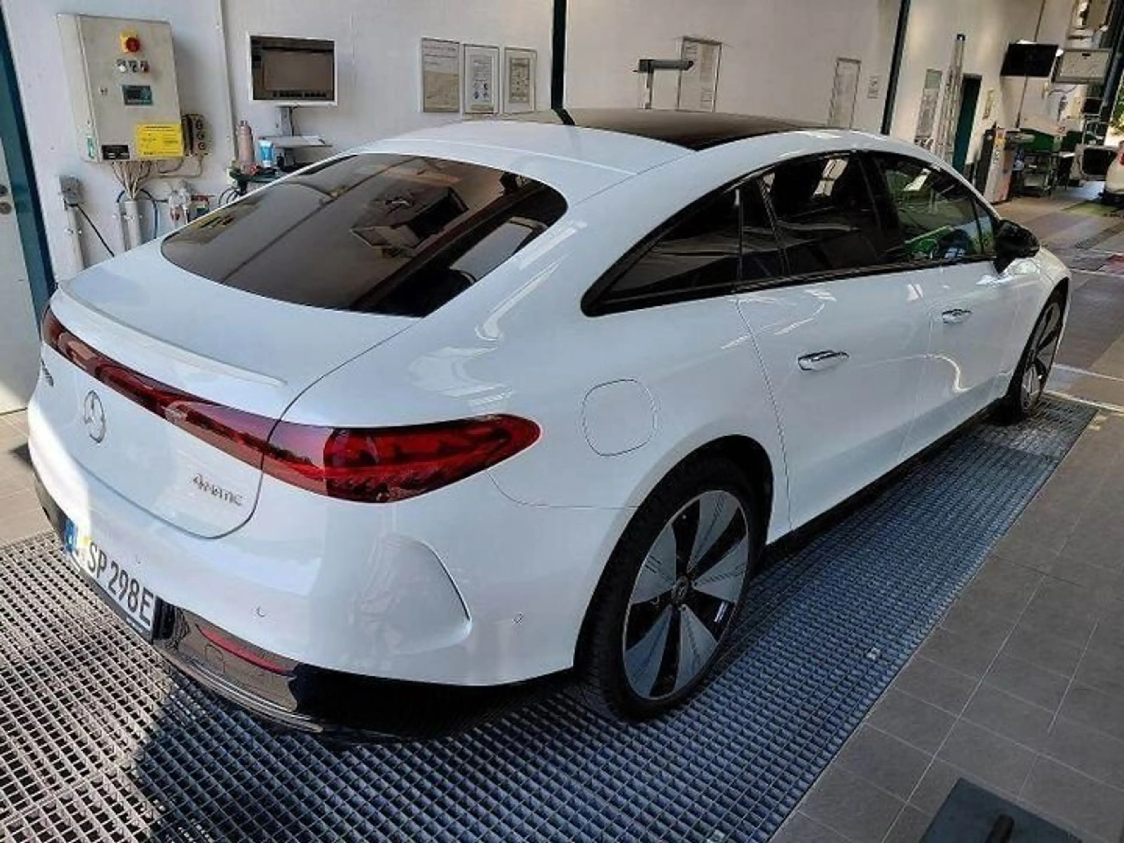 Mercedes-Benz EQS 580 AMG ManufakturInterieur TV Masage AR-HUD — photo 4