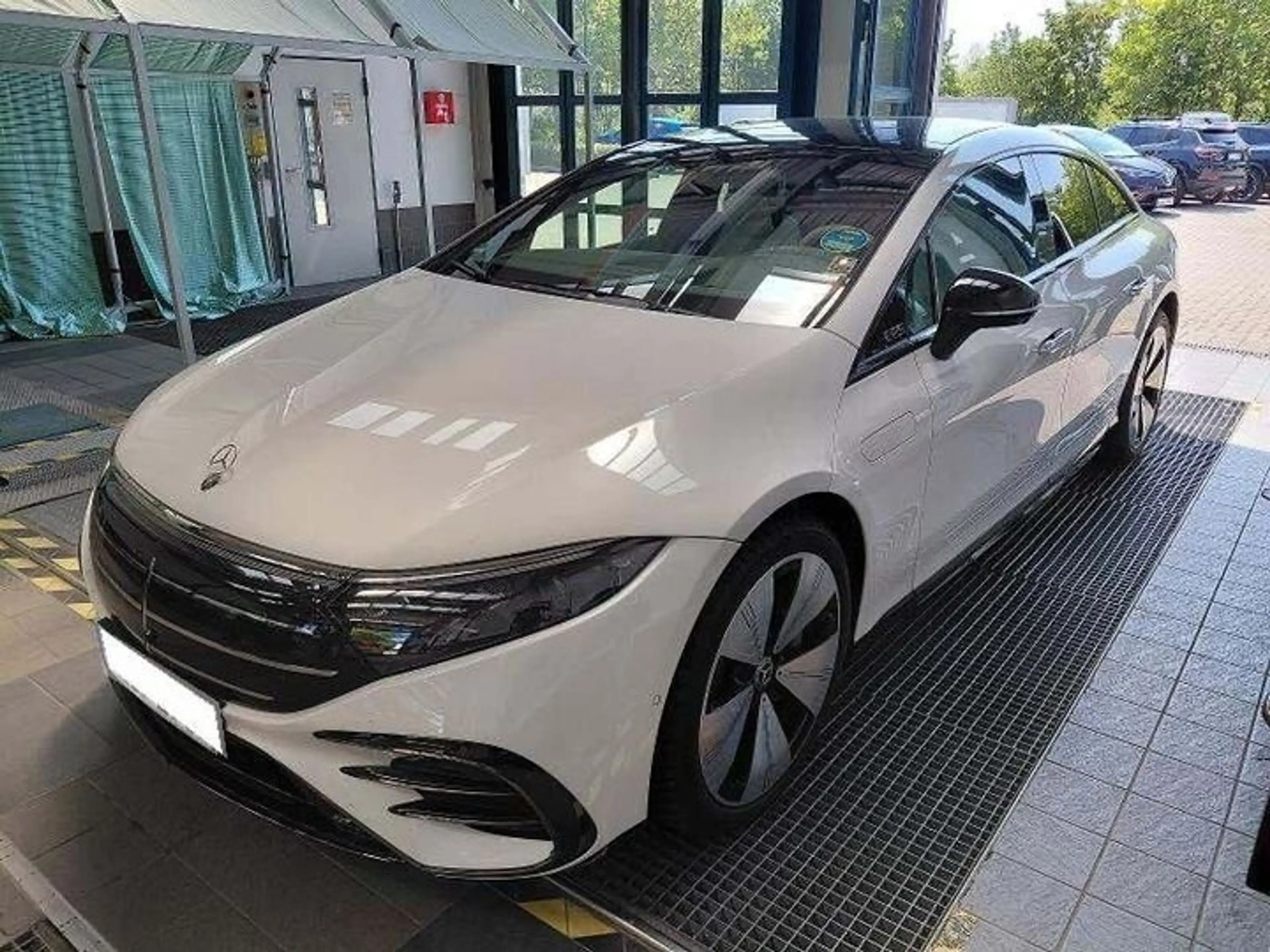 Mercedes-Benz EQS 580 AMG ManufakturInterieur TV Masage AR-HUD — photo 2