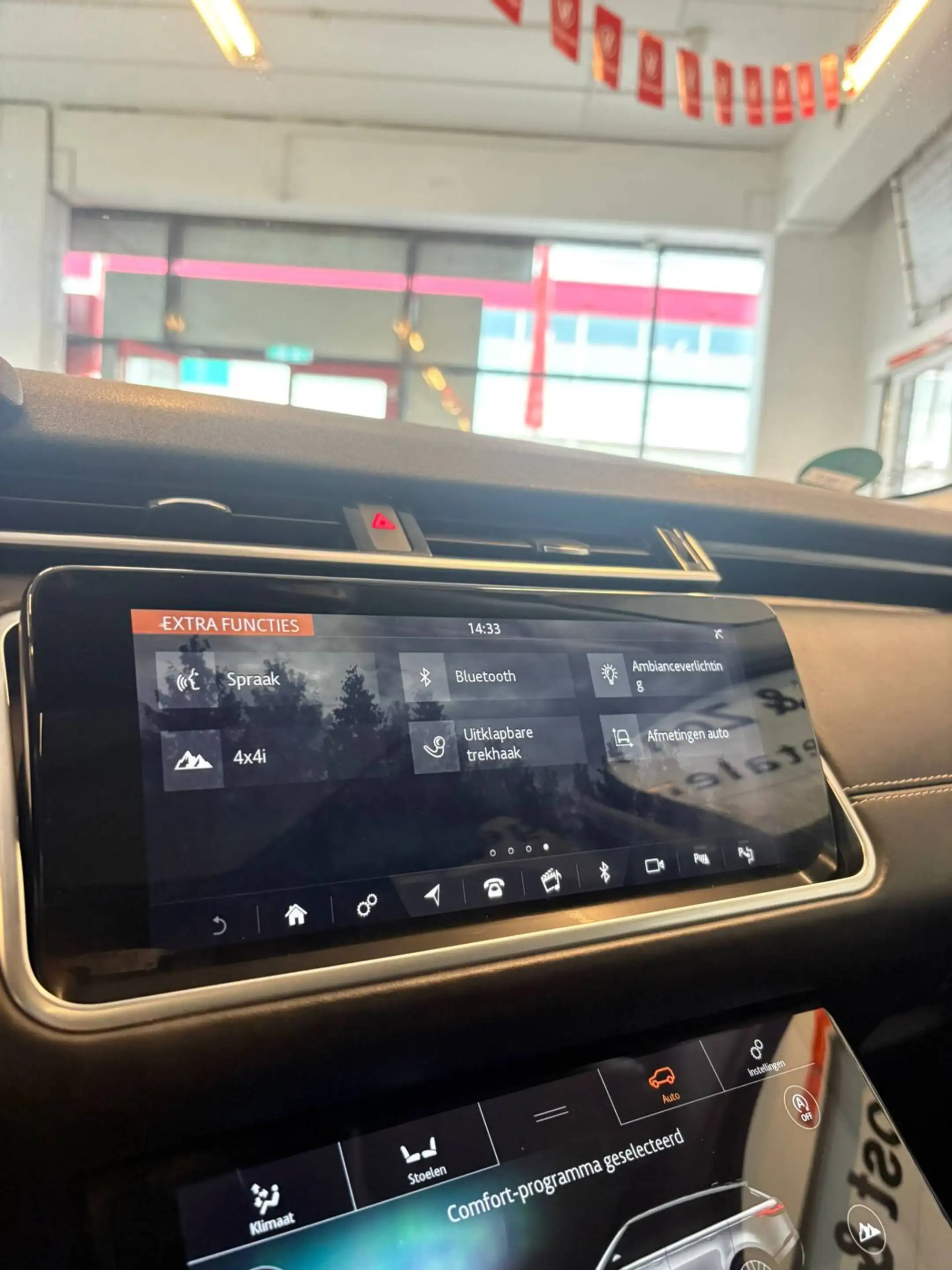 Land Rover Range Rover Velar 2.0 P300 Turbo AWD R-Dynamic HSE | Panoramadak | L — photo 13