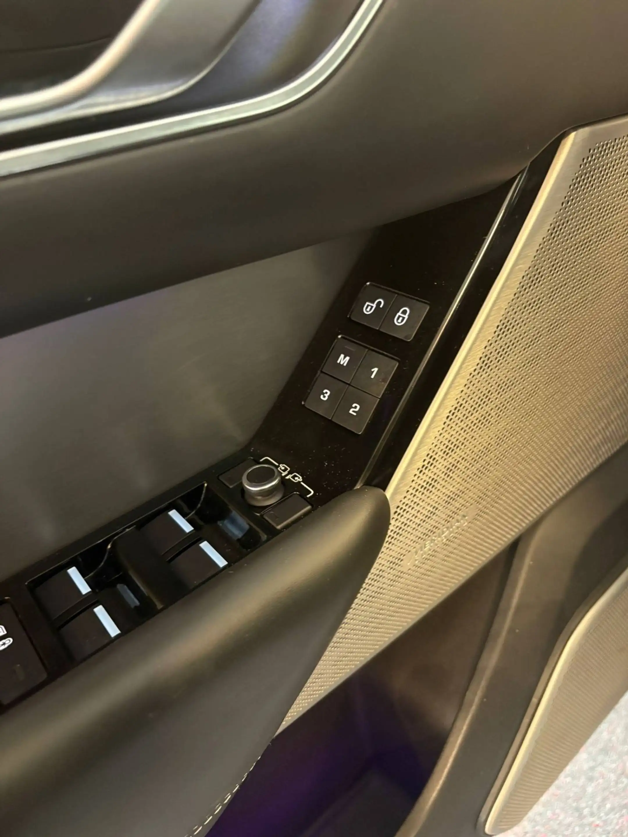 Land Rover Range Rover Velar 2.0 P300 Turbo AWD R-Dynamic HSE | Panoramadak | L — photo 20