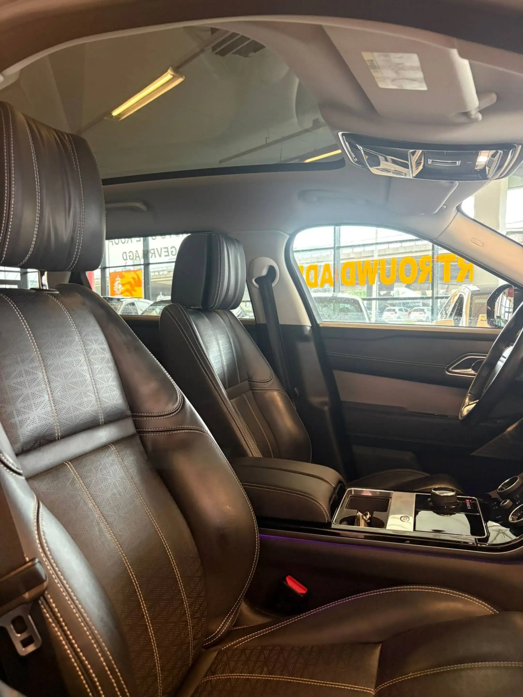 Land Rover Range Rover Velar 2.0 P300 Turbo AWD R-Dynamic HSE | Panoramadak | L — photo 21