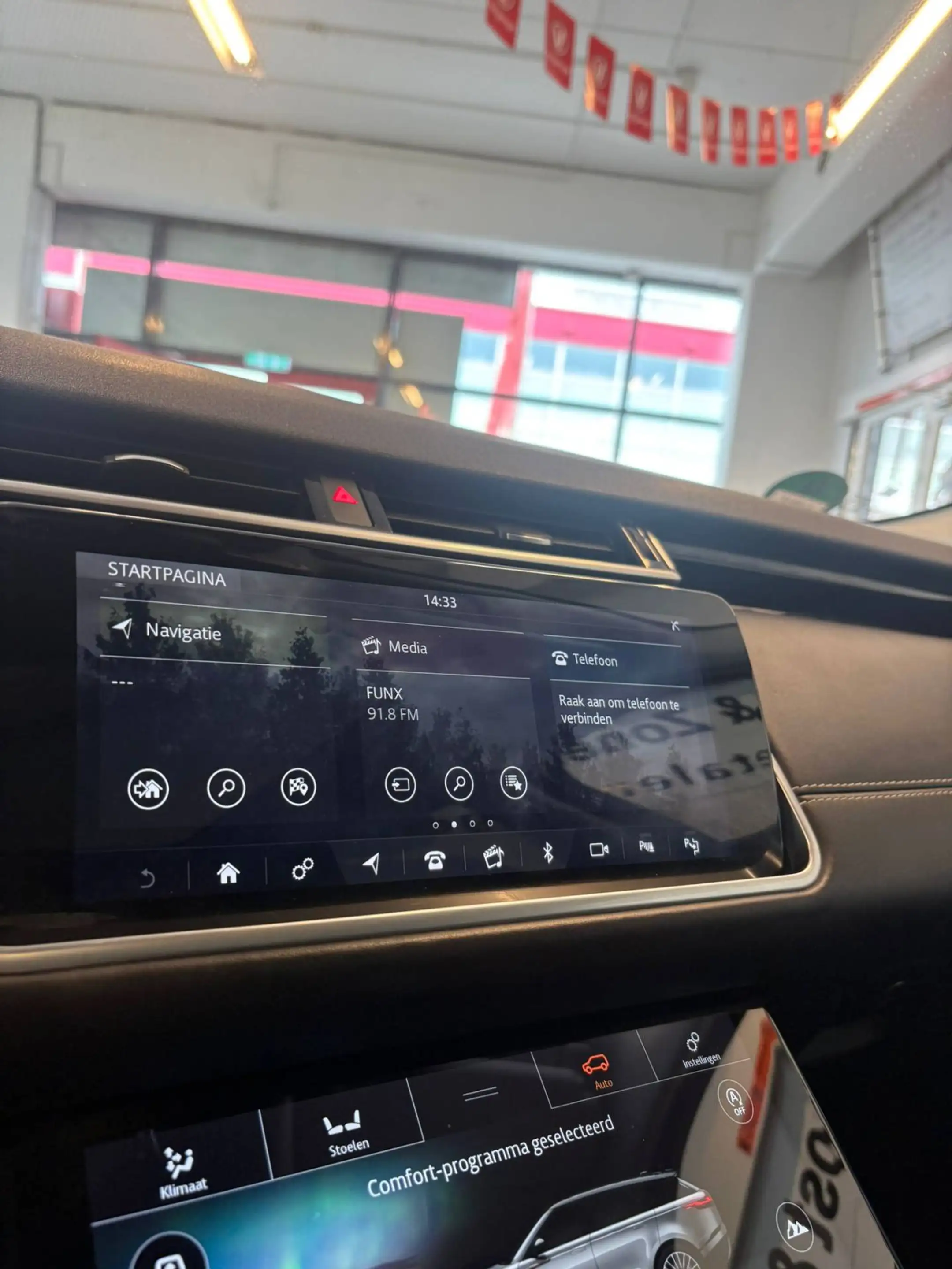 Land Rover Range Rover Velar 2.0 P300 Turbo AWD R-Dynamic HSE | Panoramadak | L — photo 16
