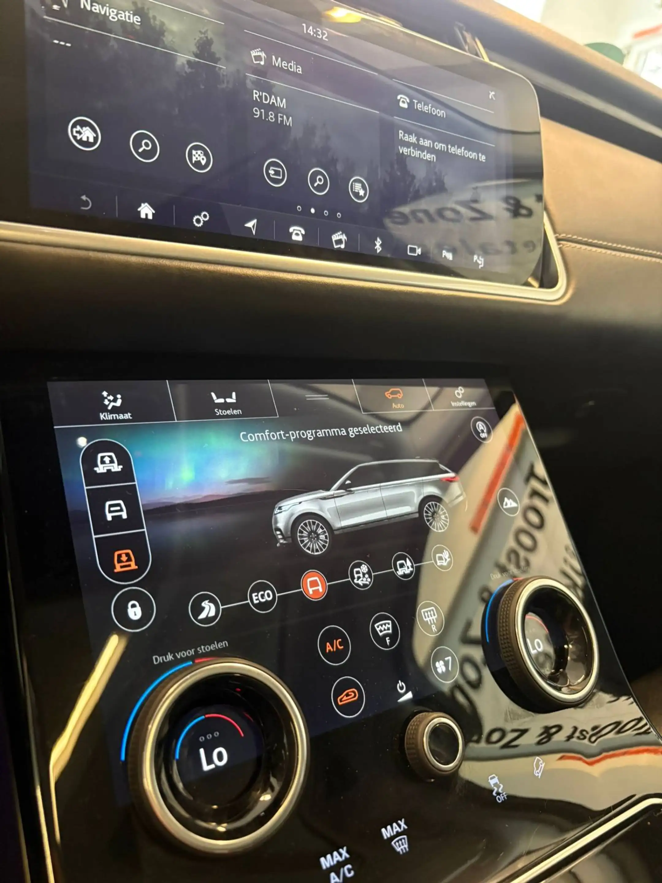 Land Rover Range Rover Velar 2.0 P300 Turbo AWD R-Dynamic HSE | Panoramadak | L — photo 17