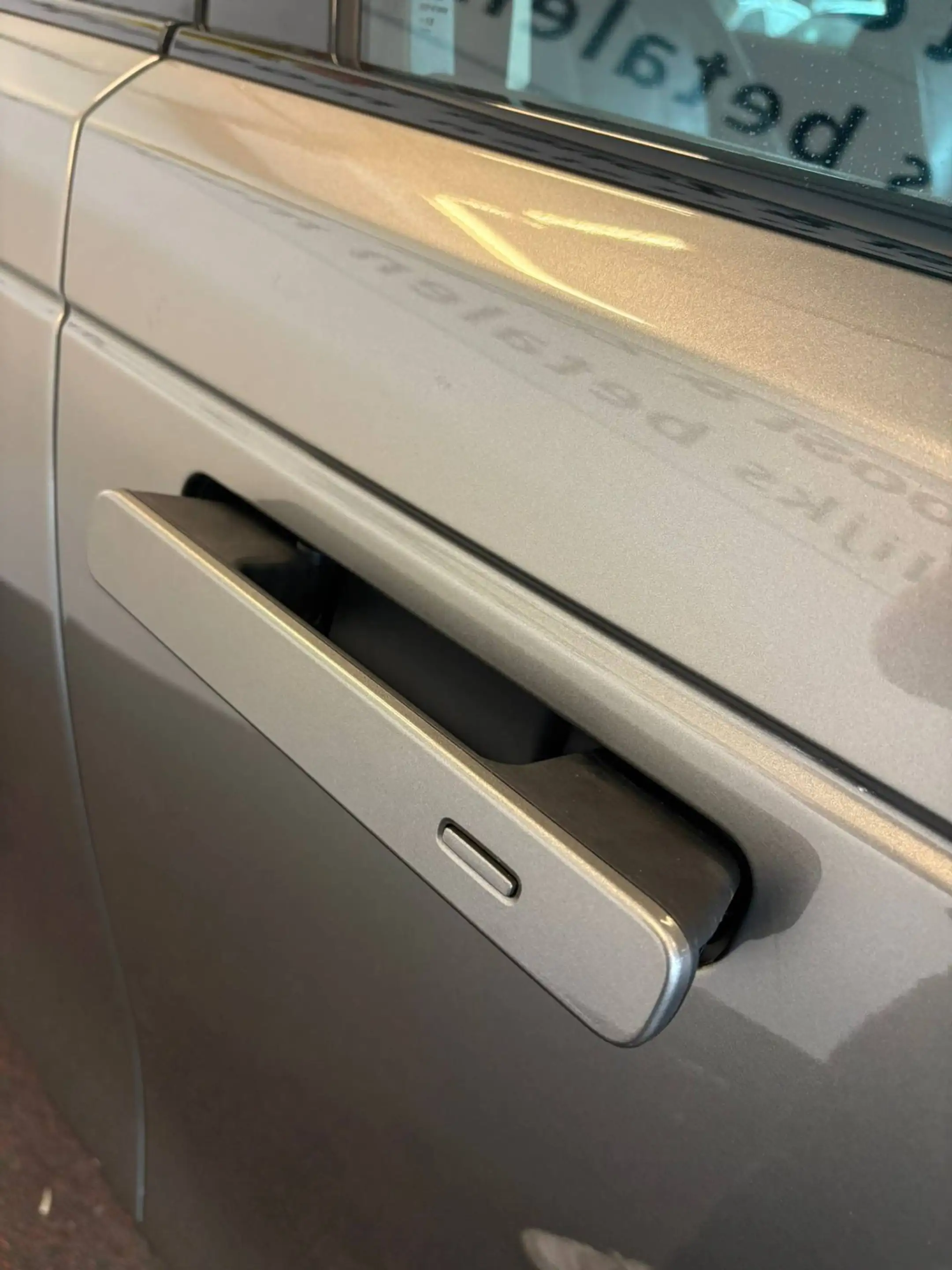 Land Rover Range Rover Velar 2.0 P300 Turbo AWD R-Dynamic HSE | Panoramadak | L — photo 28