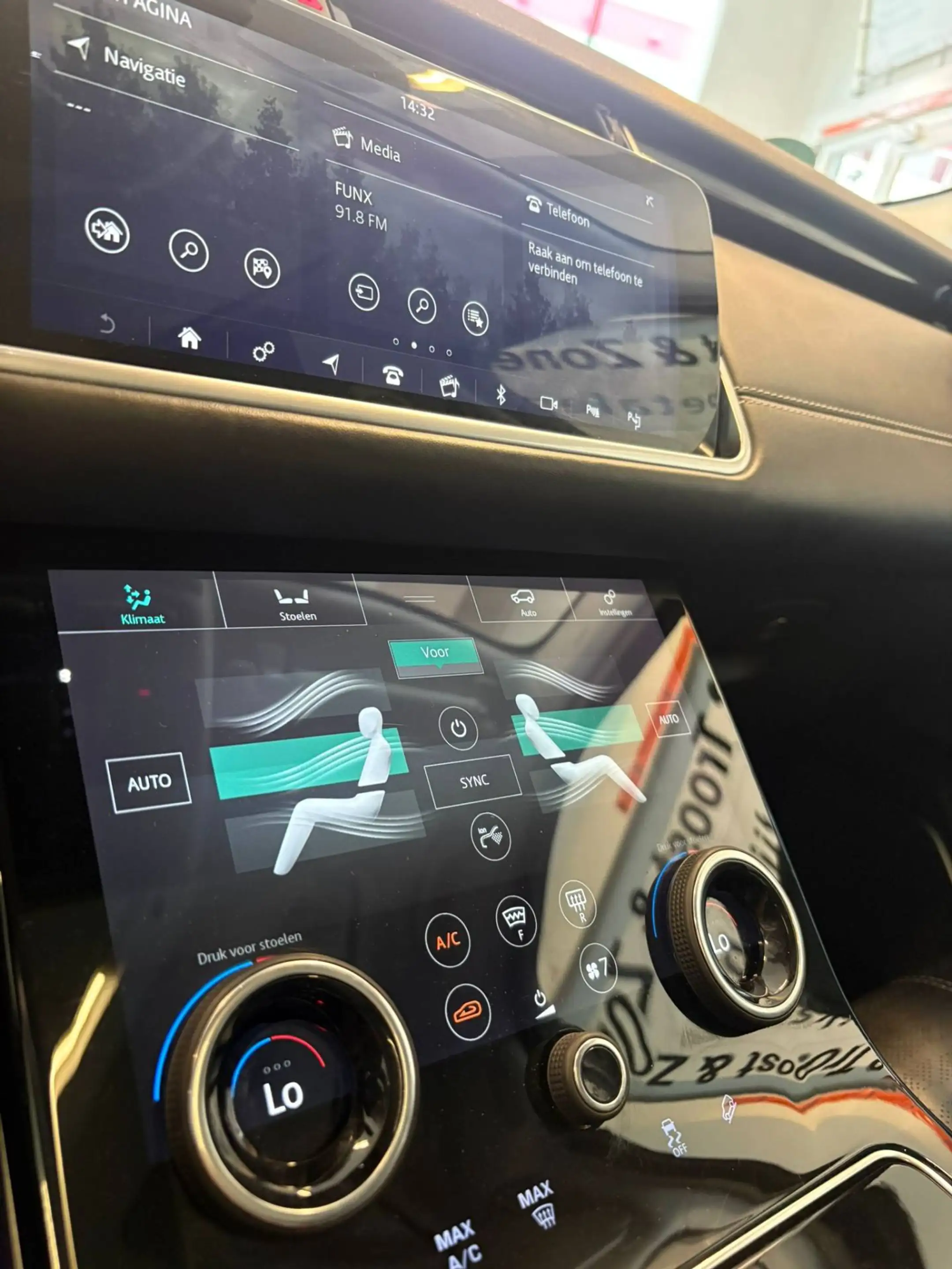 Land Rover Range Rover Velar 2.0 P300 Turbo AWD R-Dynamic HSE | Panoramadak | L — photo 18