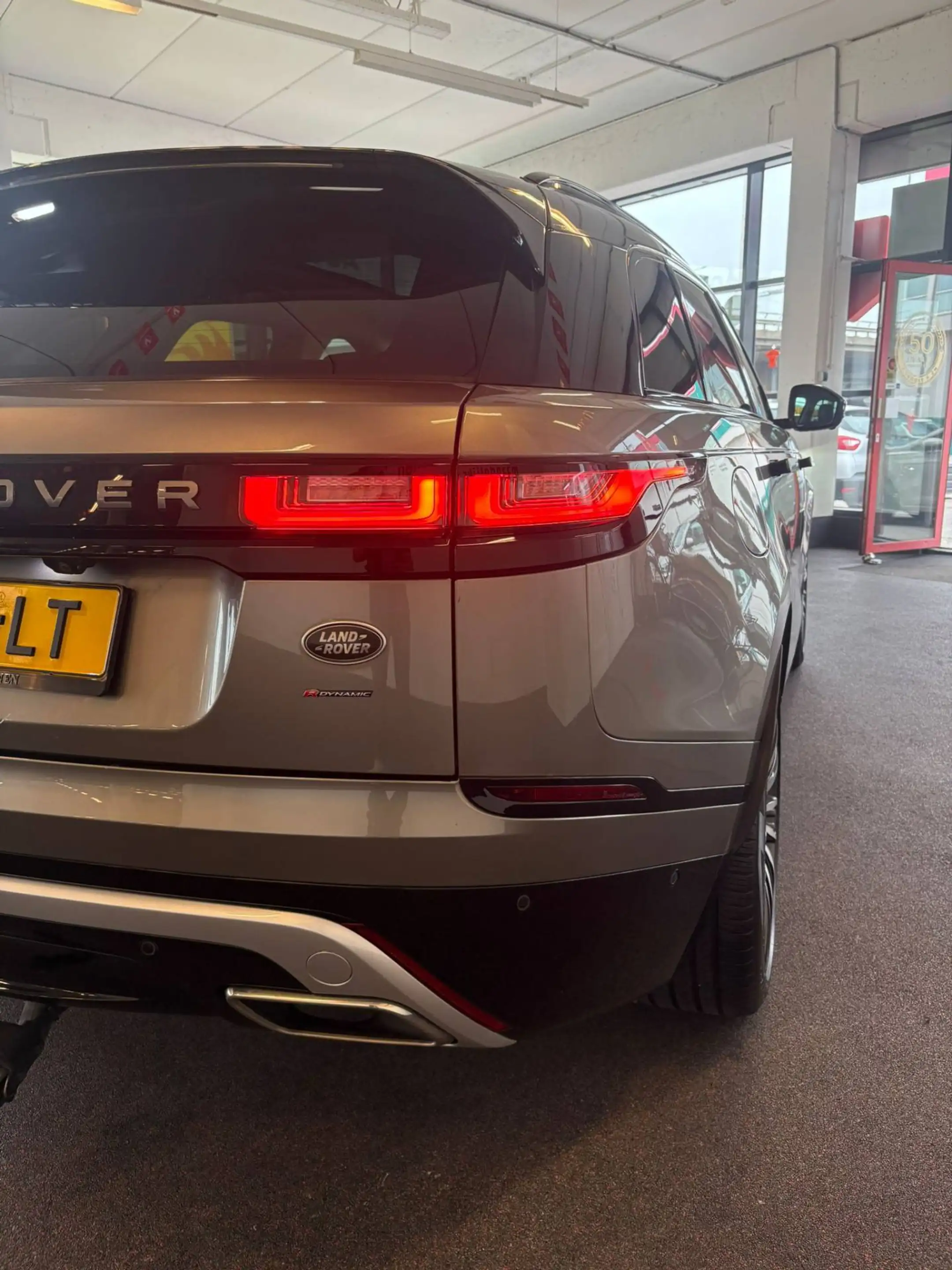 Land Rover Range Rover Velar 2.0 P300 Turbo AWD R-Dynamic HSE | Panoramadak | L — photo 26