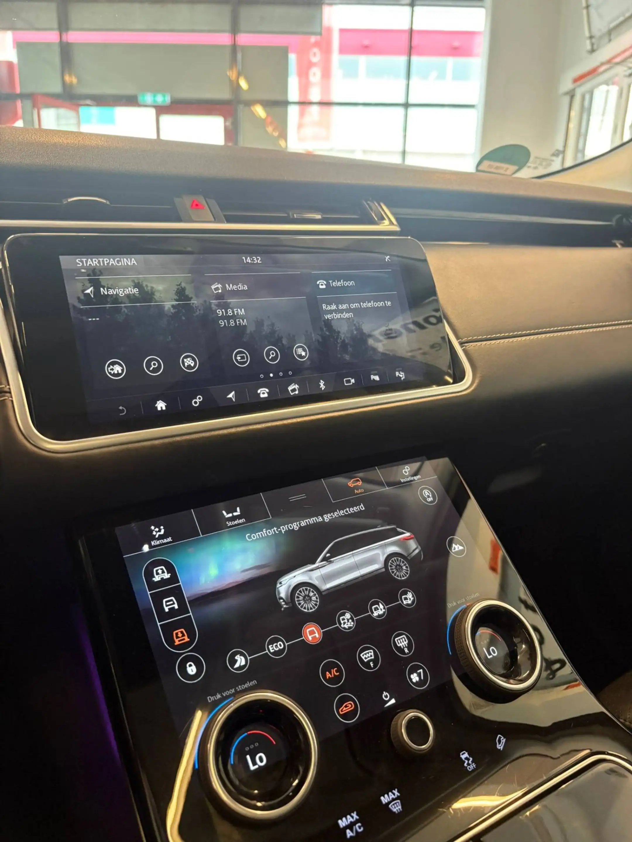 Land Rover Range Rover Velar 2.0 P300 Turbo AWD R-Dynamic HSE | Panoramadak | L — photo 11