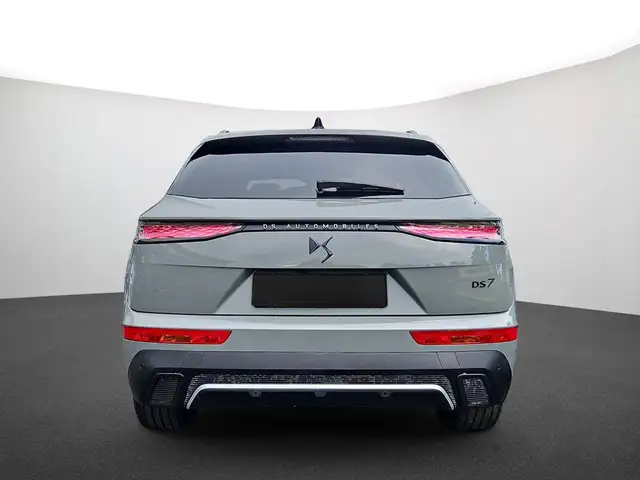 DS Automobiles DS 7 view 4
