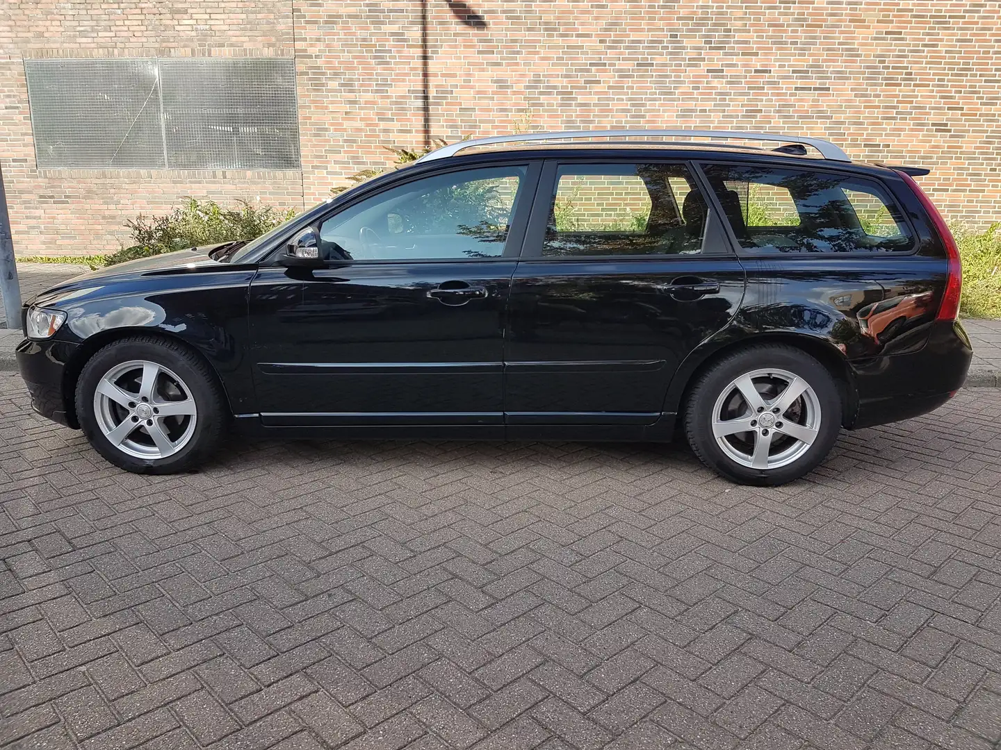Volvo V50 1.6 D2 Business Edition / AIRCO / Cruise / 160K km Zwart - 2