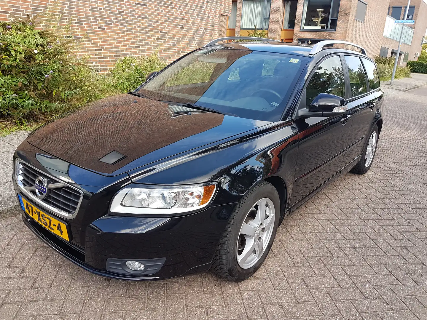 Volvo V50 1.6 D2 Business Edition / AIRCO / Cruise / 160K km Zwart - 1