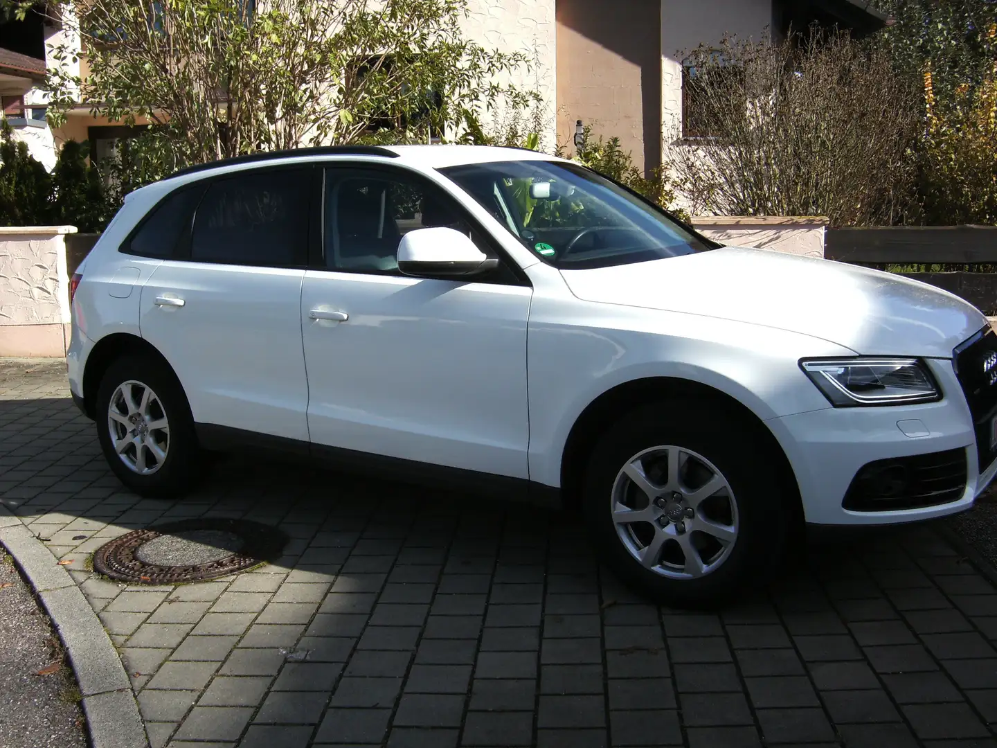 Audi Q5 2.0 TFSI (132 kW) quattro Navi Xenon Leder AHK Weiß - 1