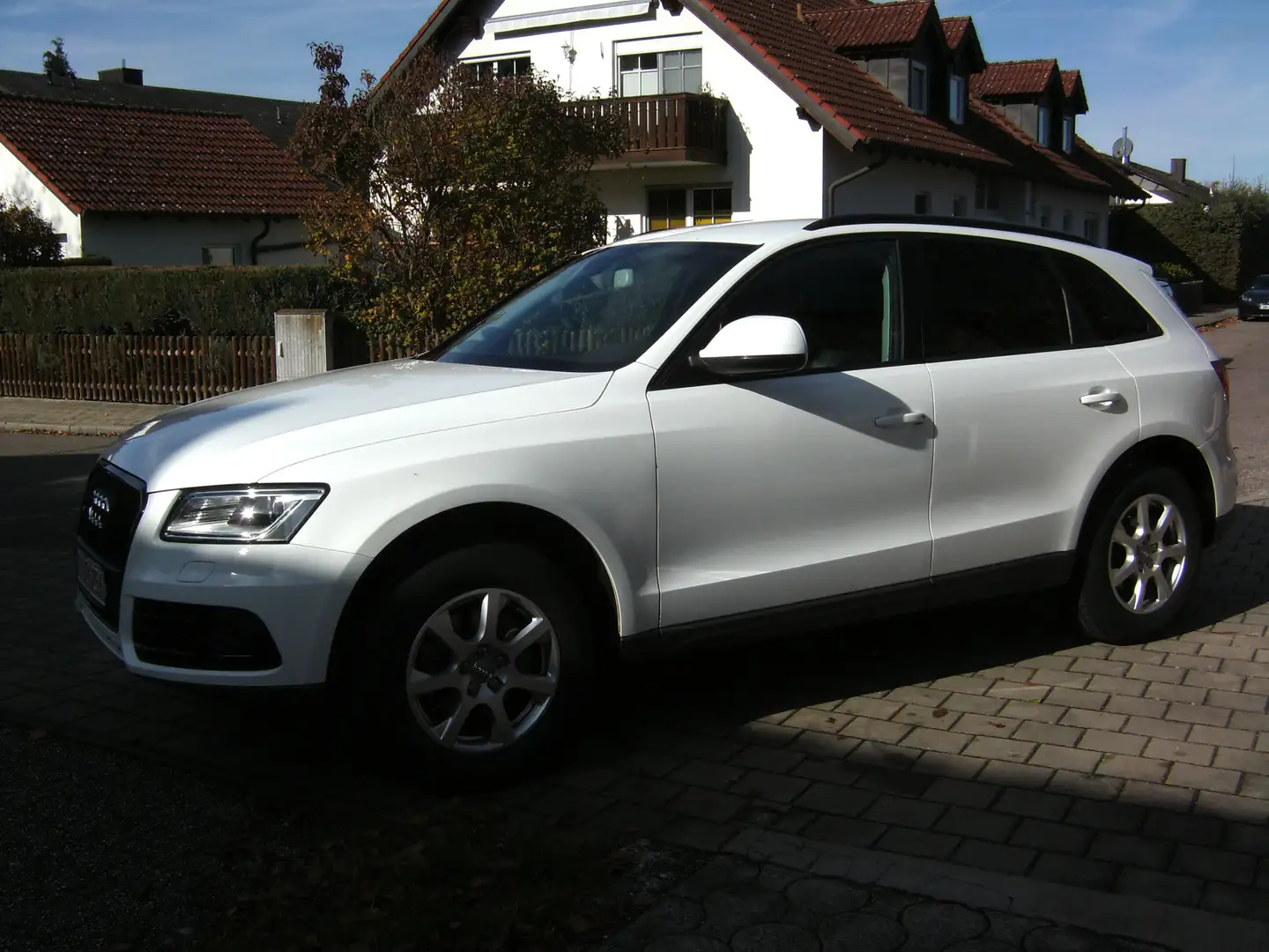 Audi Q5 2.0 TFSI (132 kW) quattro Navi Xenon Leder AHK Weiß - 2