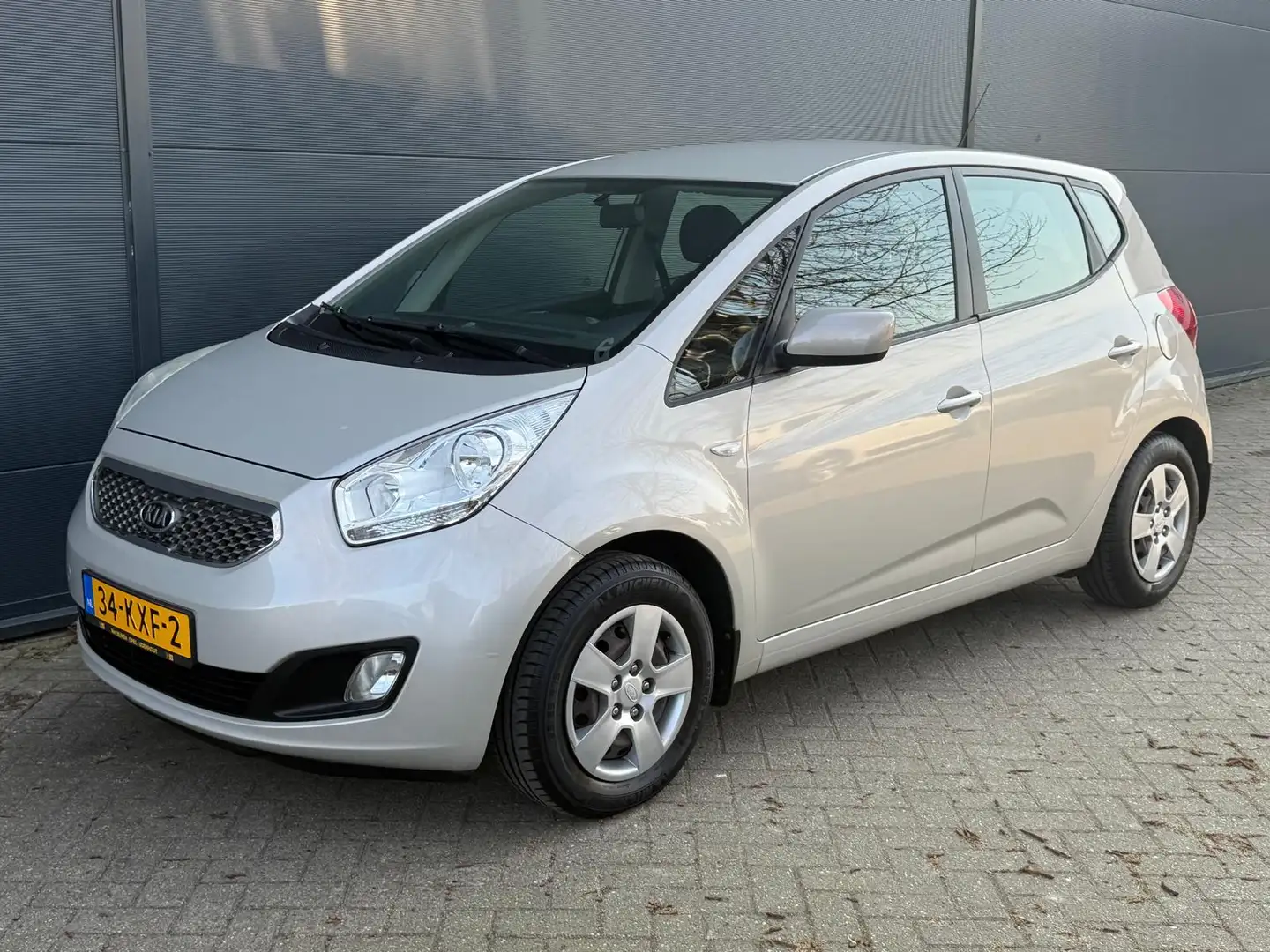 Kia Venga 1.4 CVVT X-tra/Airco/cruise/bluet/1STE EIGEN/park Gris - 2