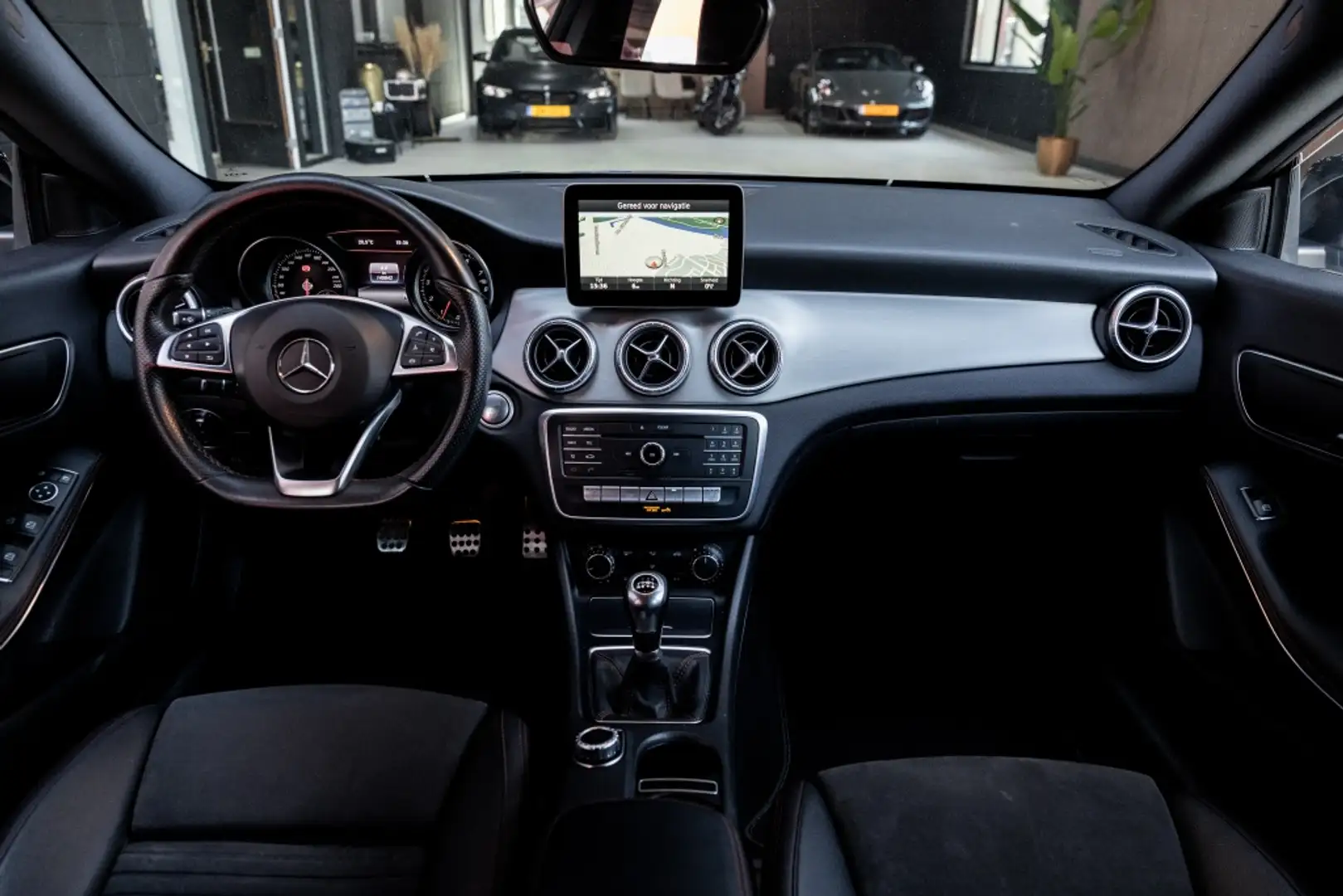 Mercedes-Benz CLA 180 Shooting Brake Business AMG | Parkeerhulp | Stoelv Nero - 2