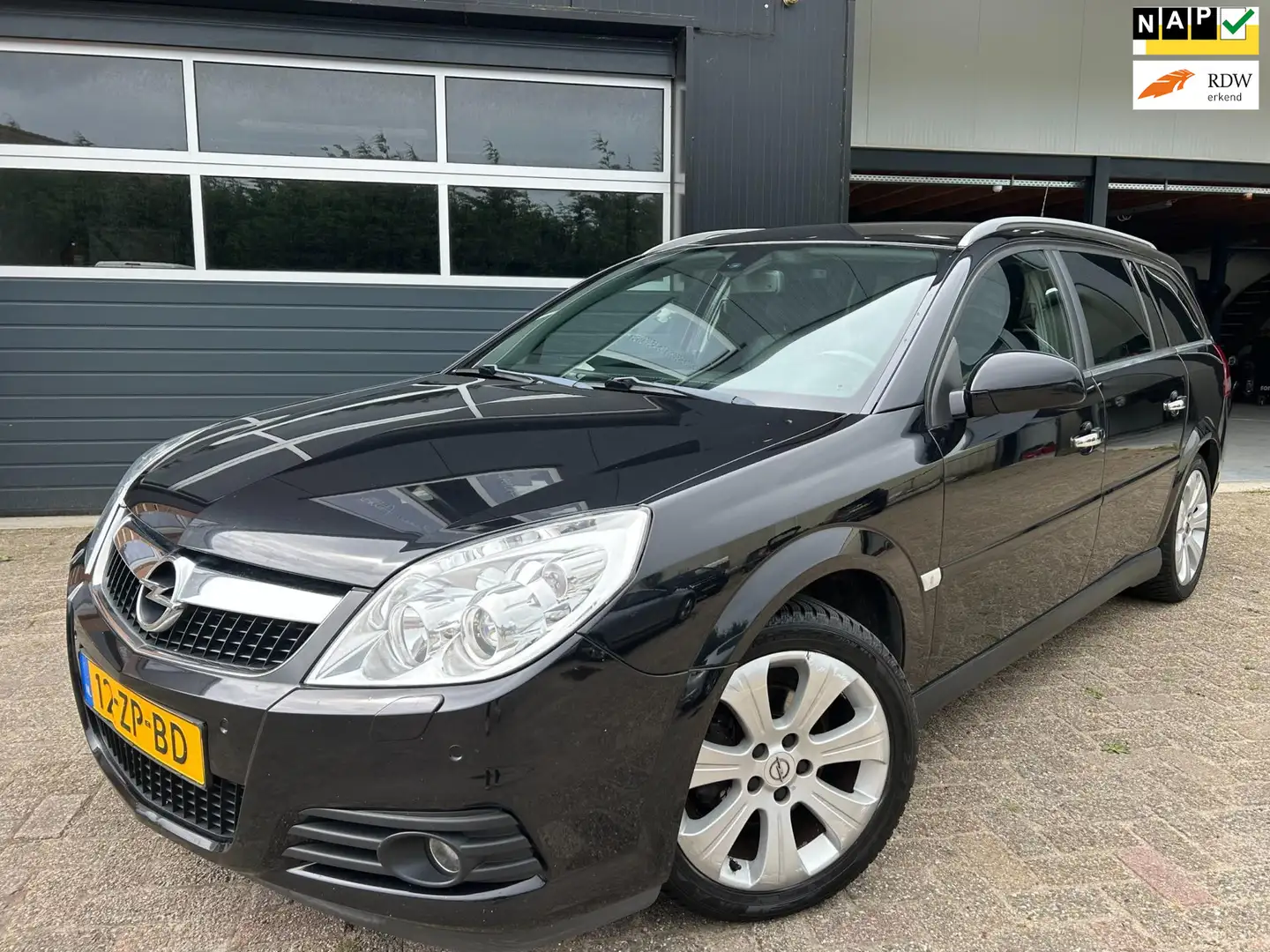 Opel Vectra Wagon 1.8-16V Executive|Cruise control| Black - 1
