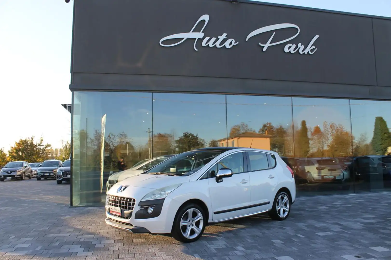 Peugeot 3008 1.6 HDi 110CV Tecno TETTO PANO.+ HEAD-UP Weiß - 1
