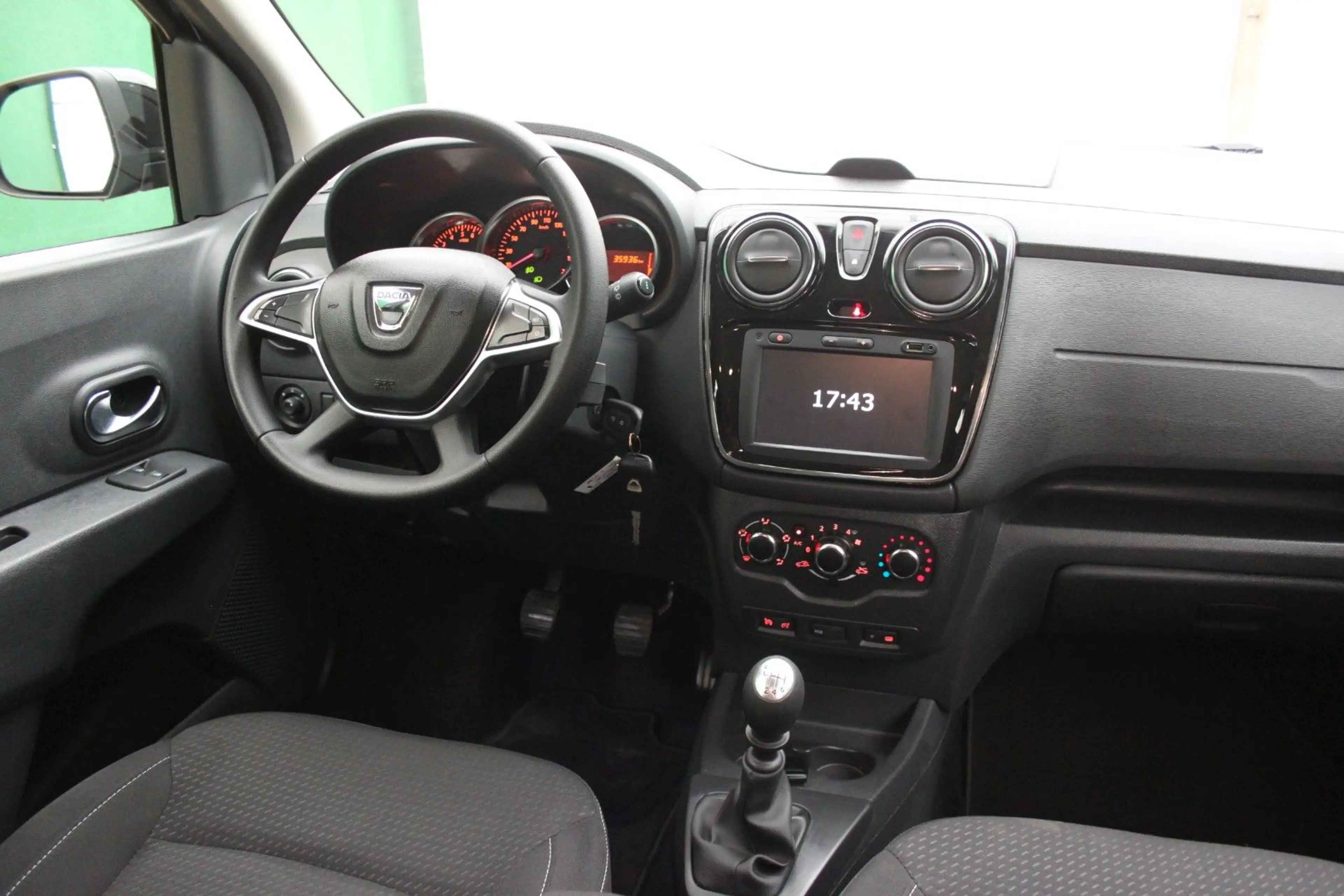 Dacia Lodgy TCe 100/ PDC/ Klima/ SHZ/ Navi/ nur 35 tkm — photo 13