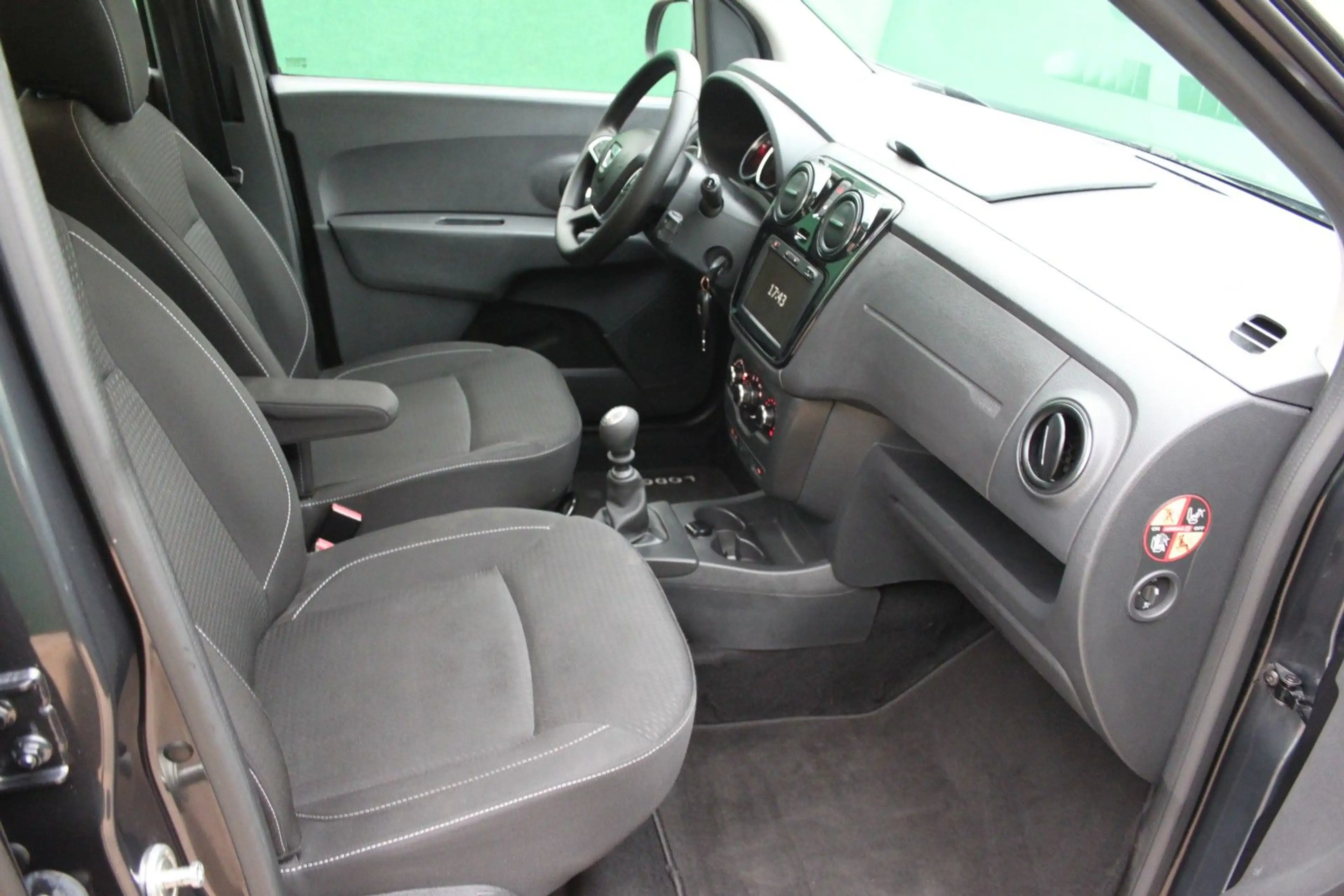 Dacia Lodgy TCe 100/ PDC/ Klima/ SHZ/ Navi/ nur 35 tkm — photo 14