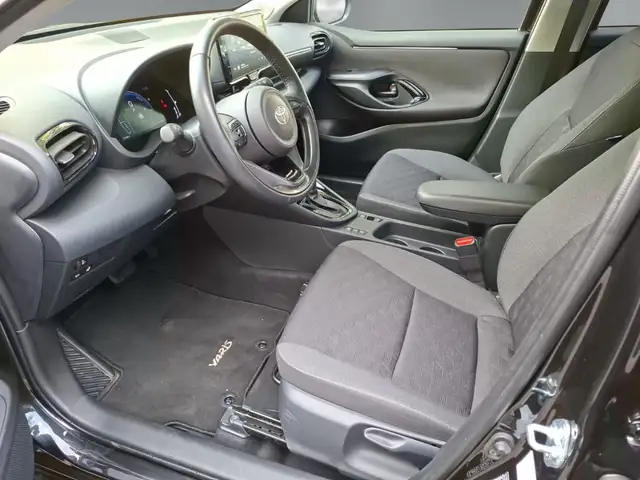 Toyota Yaris view 10