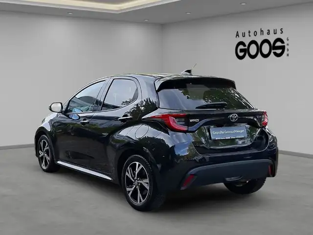 Toyota Yaris view 3
