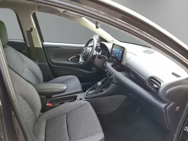 Toyota Yaris view 12