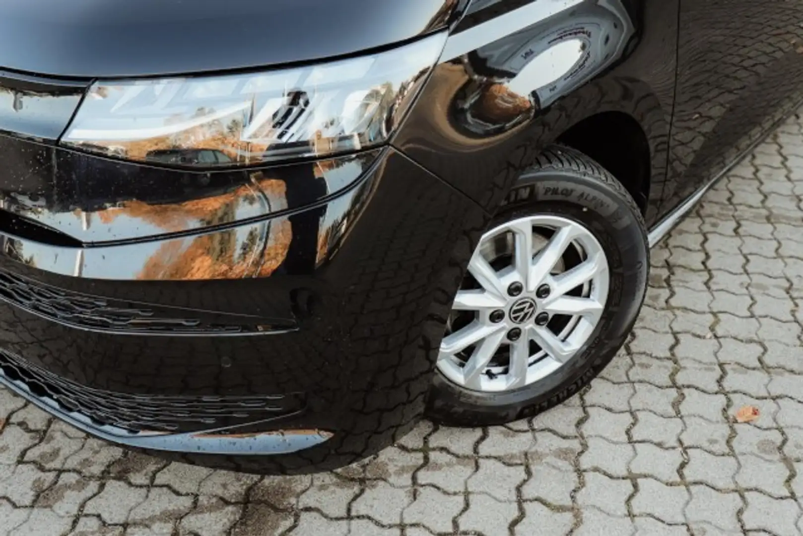 Volkswagen T7 Multivan 2.0 TDI (EURO 6d) Basis Klima Navi Rückfahrkamera Чорний - 2
