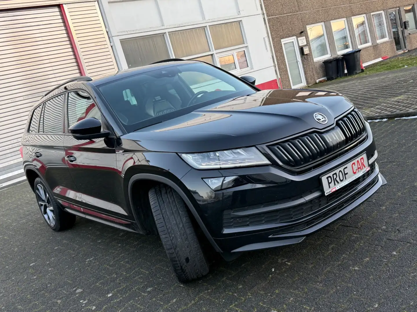 Skoda Kodiaq Sportline 4x4 LEDER-360°-AHK-Standh-PANO Schwarz - 2