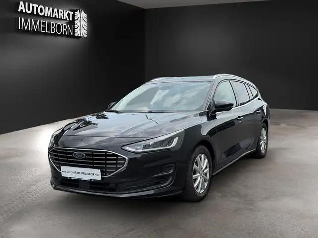 Ford Focus view 3