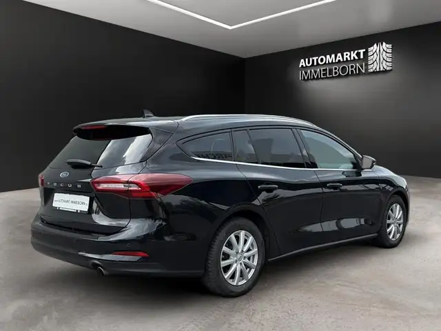 Ford Focus view 8