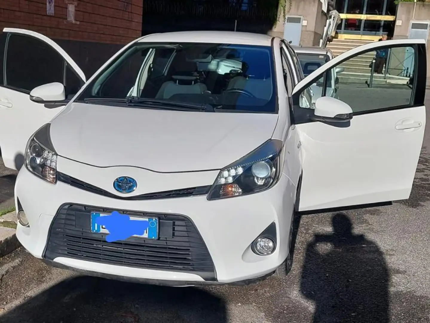 Toyota Yaris Yaris 5p 1.5h Lounge+ Bianco - 2