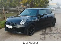 Mini Cooper Clas Aut Nav SpoSi ParkA SHZ behWSS DrivA