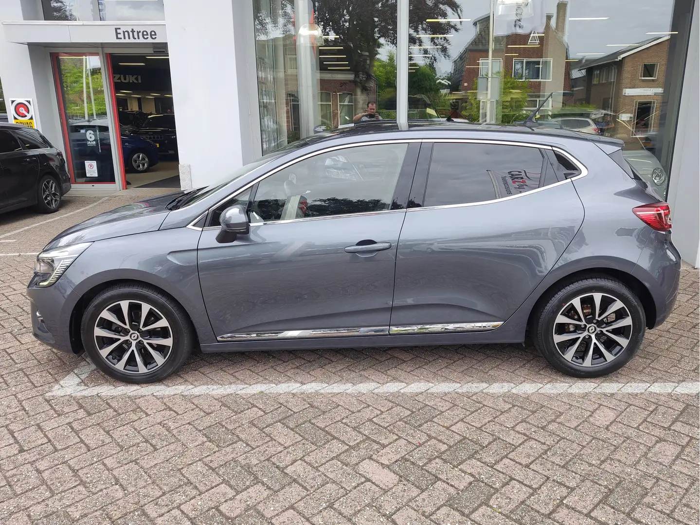 Renault Clio 1.0 TCE 90 TECHNO Navi | Parkeercamera | Clima Grigio - 2