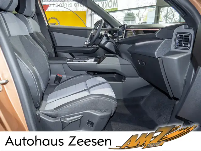 Opel Grandland view 2