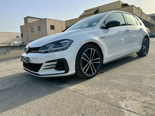 Volkswagen Golf GTD Volkswagen Golf GTD 2.0 TDI 184CV. BlueMotion Technology