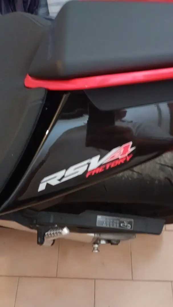 Aprilia RSV4 FACTORY Negro - 2