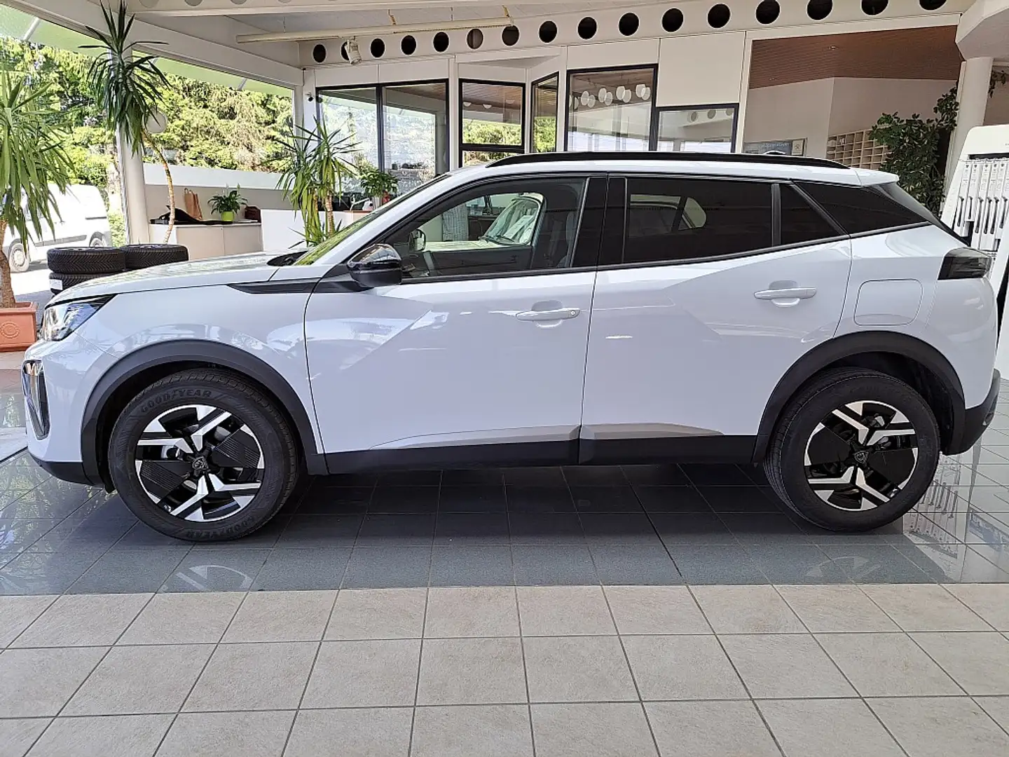 Peugeot 2008 PureTech 100 S&S Allure 6-Gang-Manuell Weiß - 2